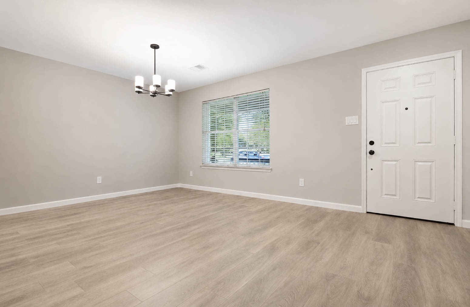 9506 Lasbury Drive Property Photo 3