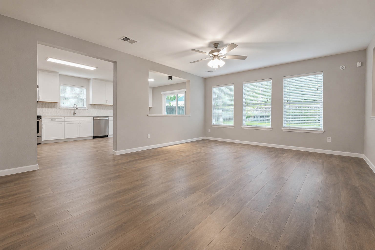 9506 Lasbury Drive Property Photo 4