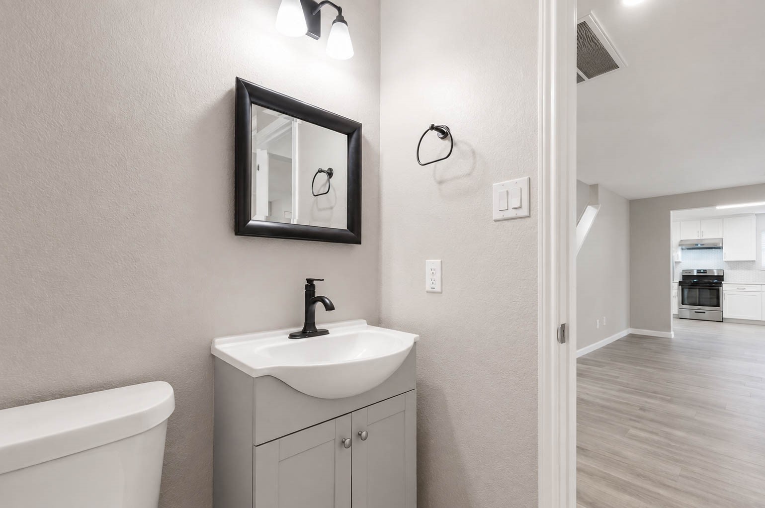 9506 Lasbury Drive Property Photo 11