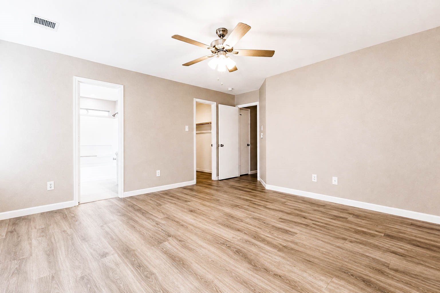 9506 Lasbury Drive Property Photo 13