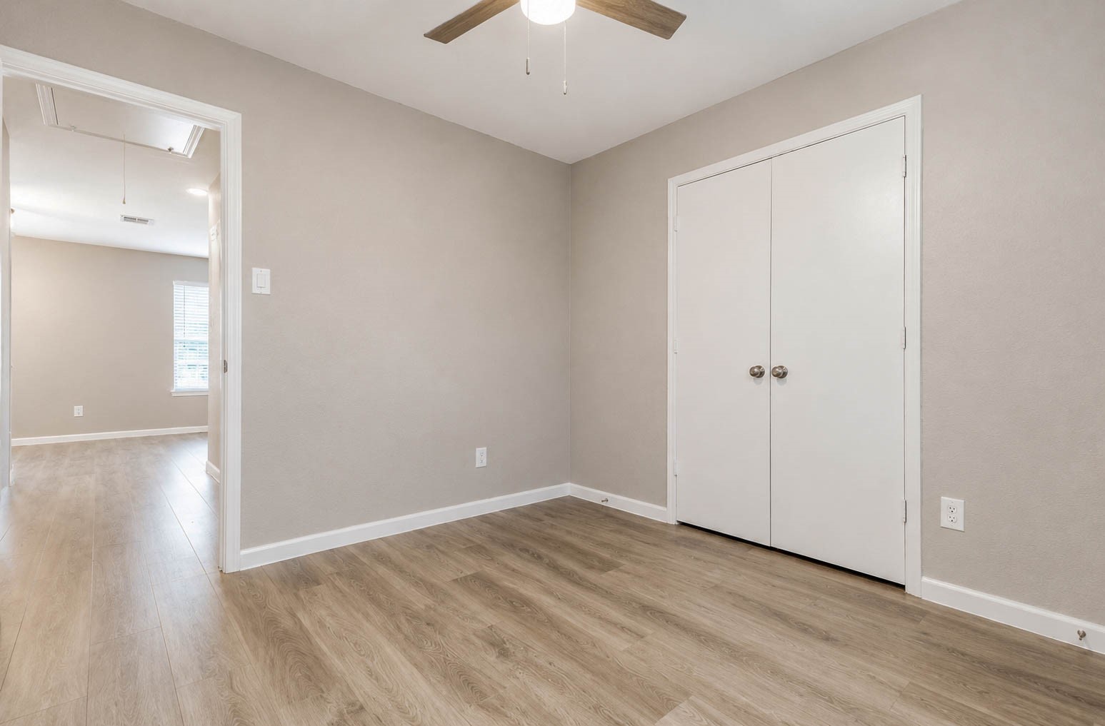 9506 Lasbury Drive Property Photo 14
