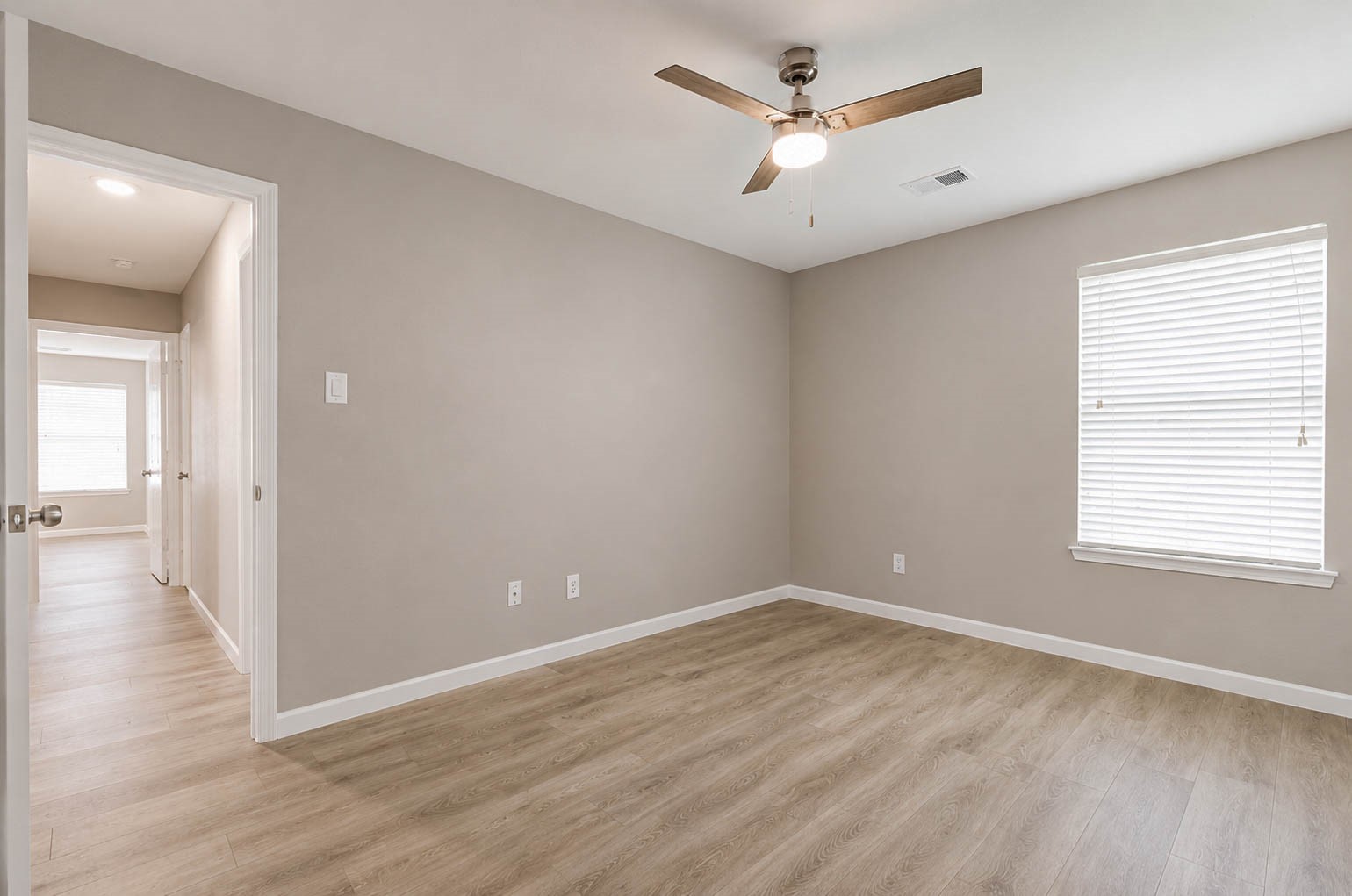 9506 Lasbury Drive Property Photo 15