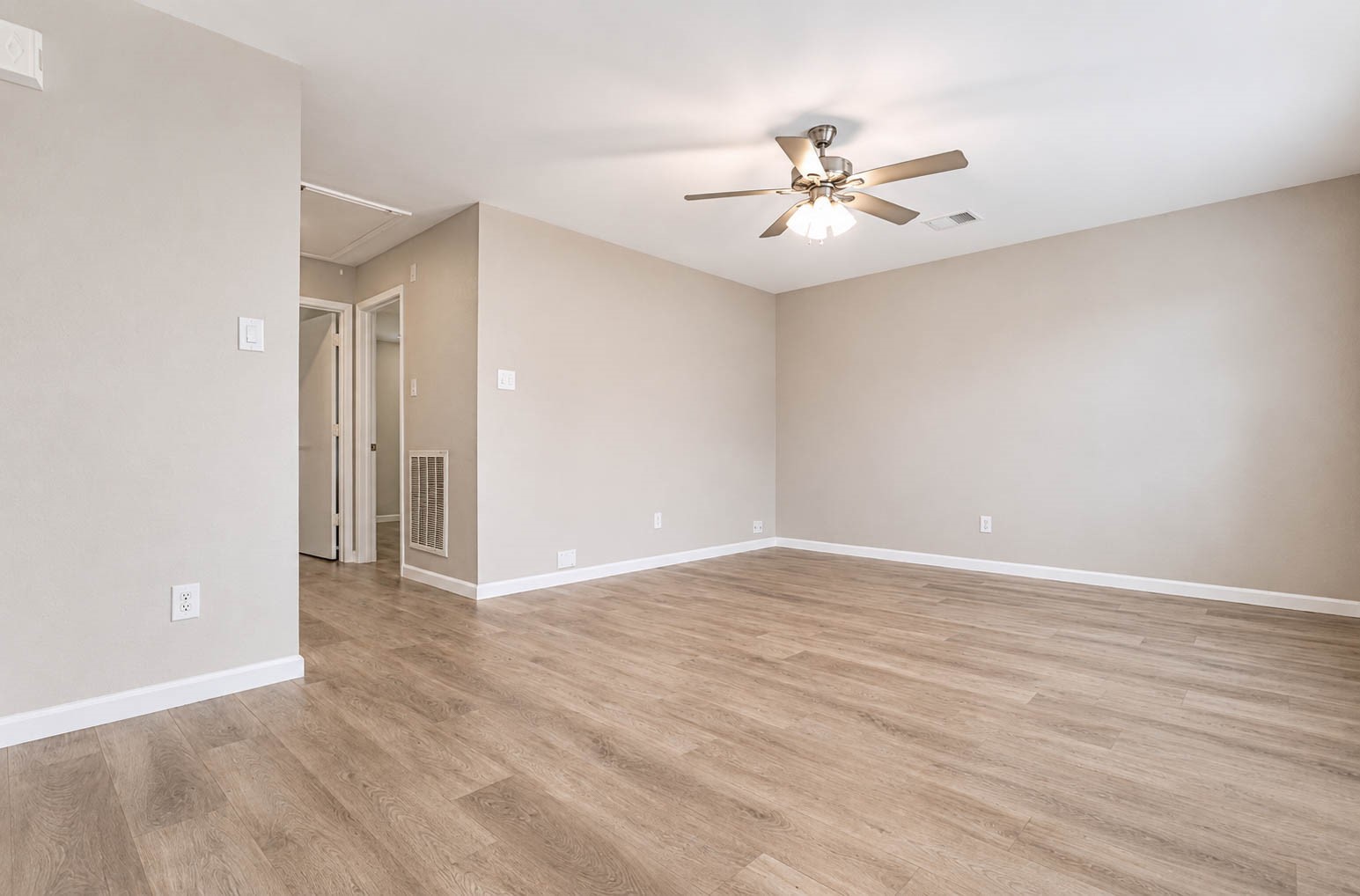 9506 Lasbury Drive Property Photo 16