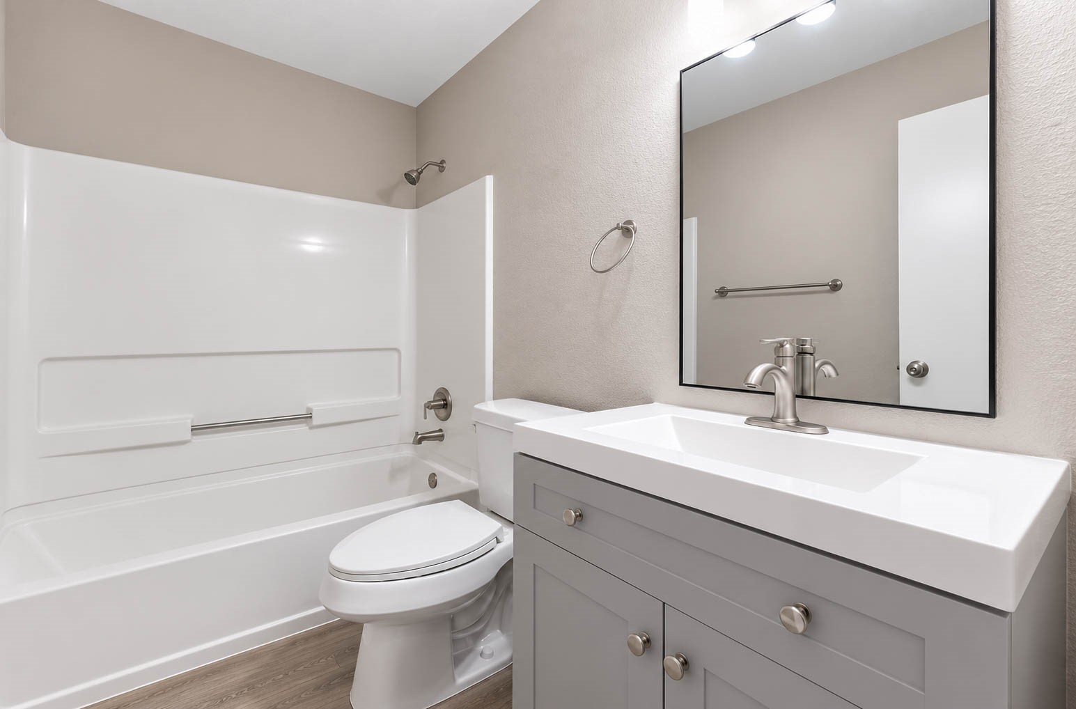 9506 Lasbury Drive Property Photo 18