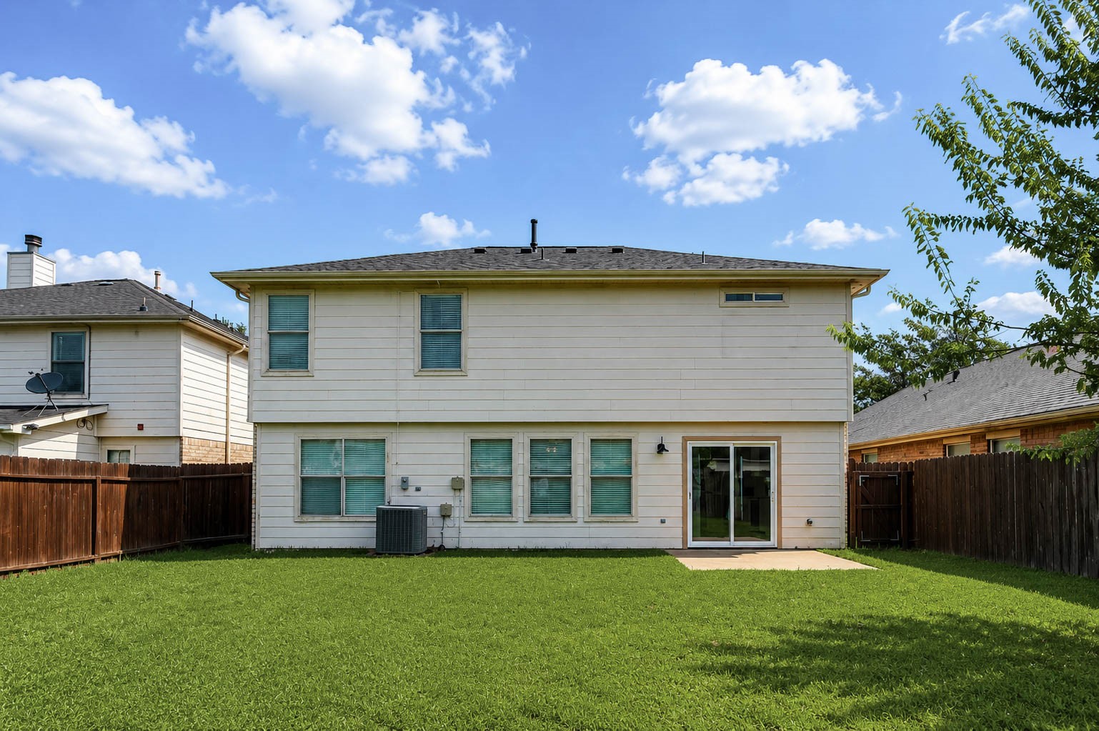 9506 Lasbury Drive Property Photo 19