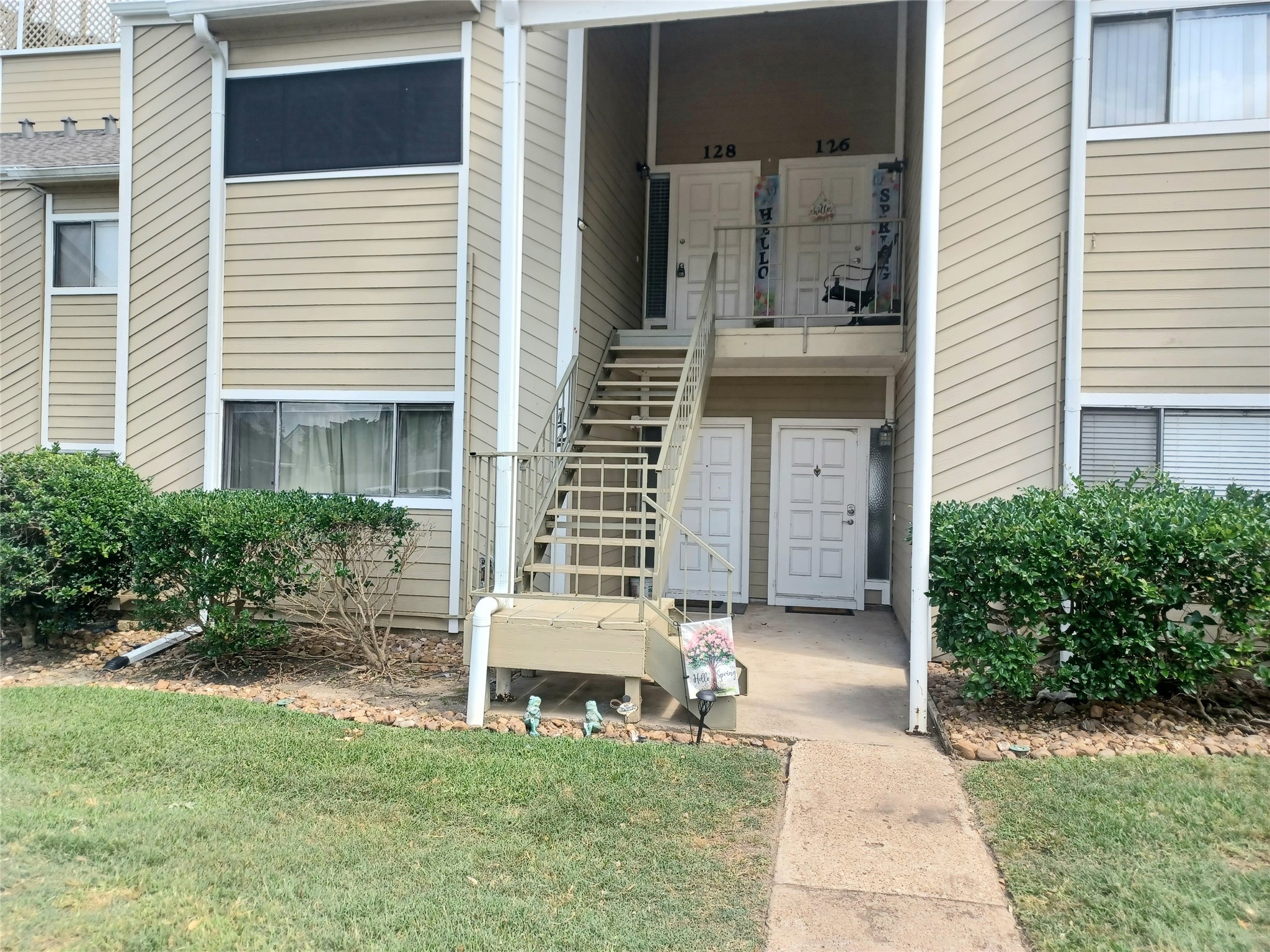 128 April Point Drive S Property Photo 1