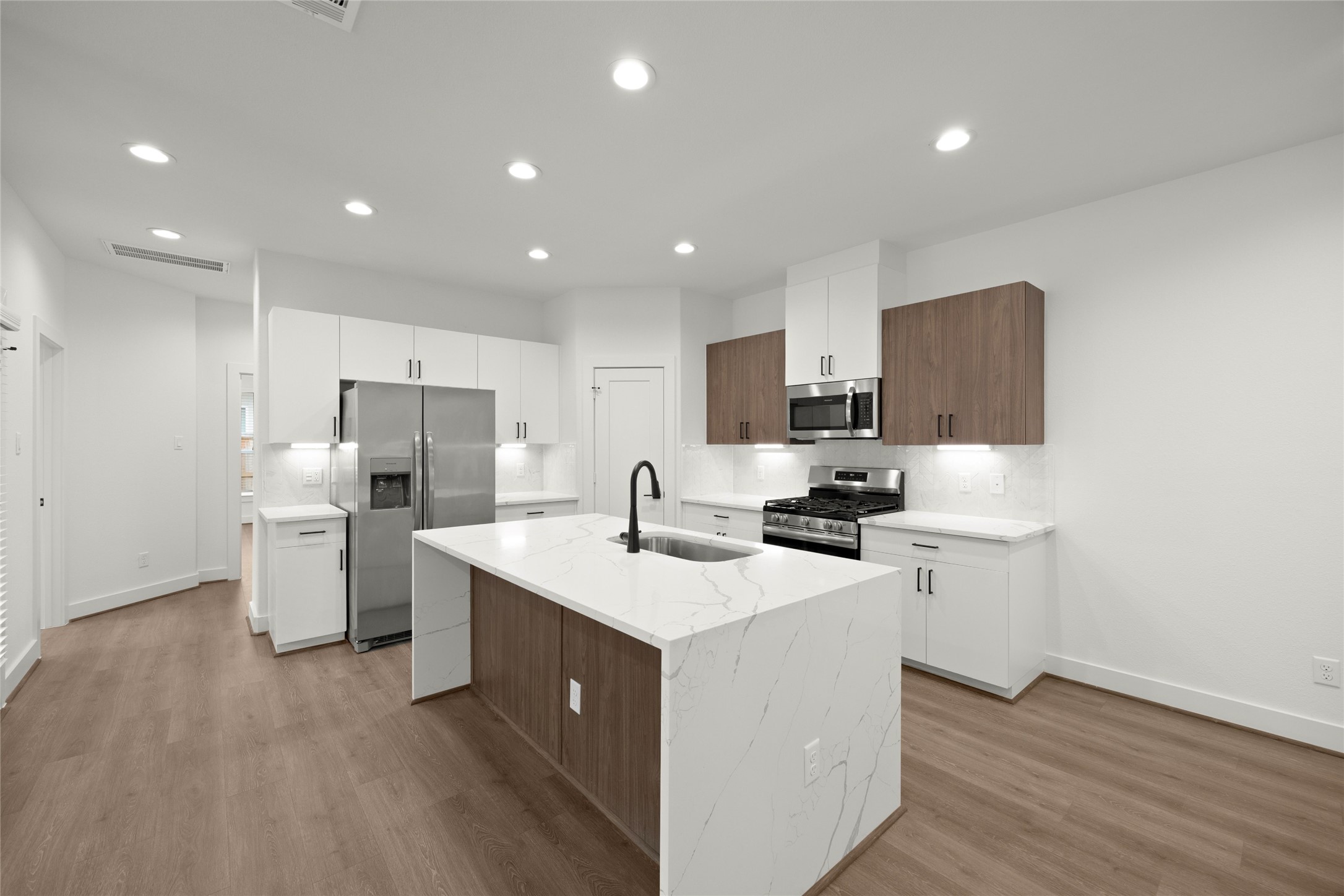 2729 Solbrook Lane Property Photo 3