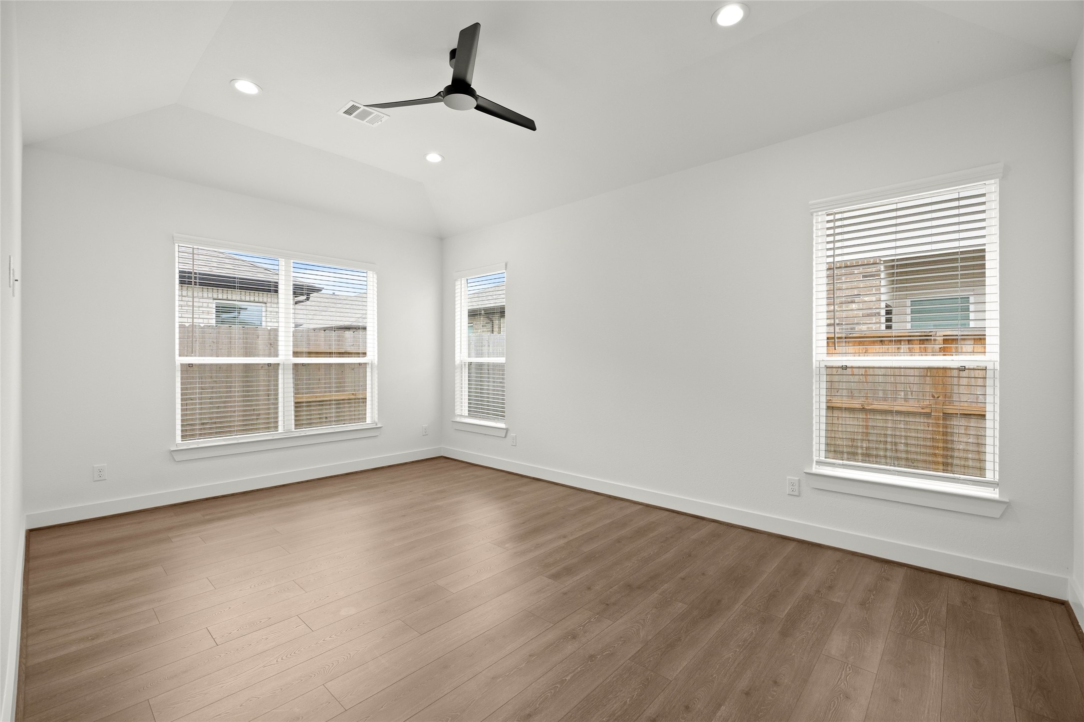 2729 Solbrook Lane Property Photo 14