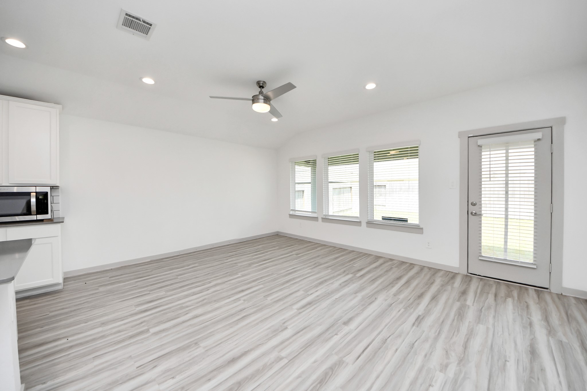 7007 Fleetwood Crescent Way Property Photo 13