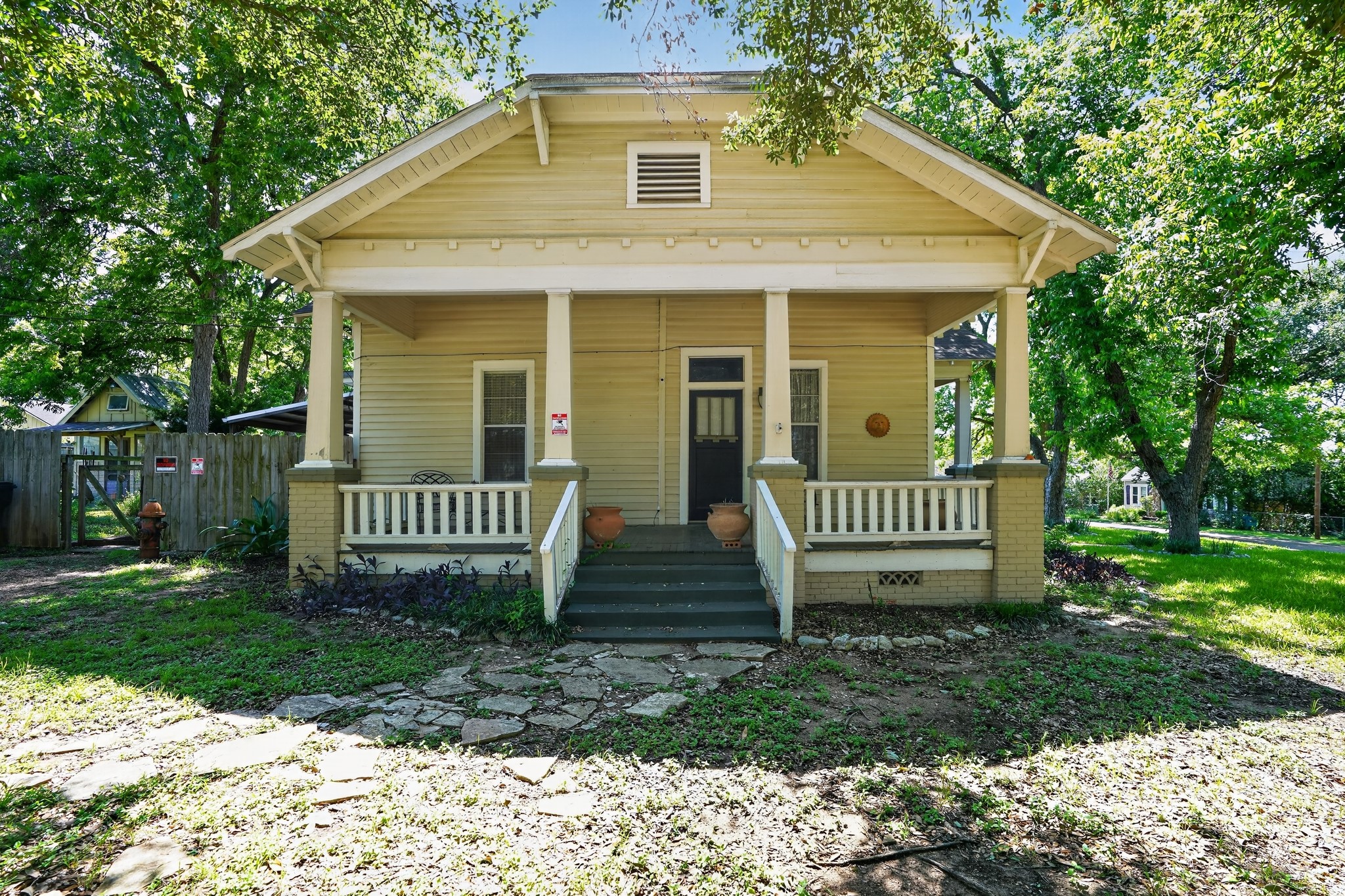 106 E Valverde Street Property Photo 1