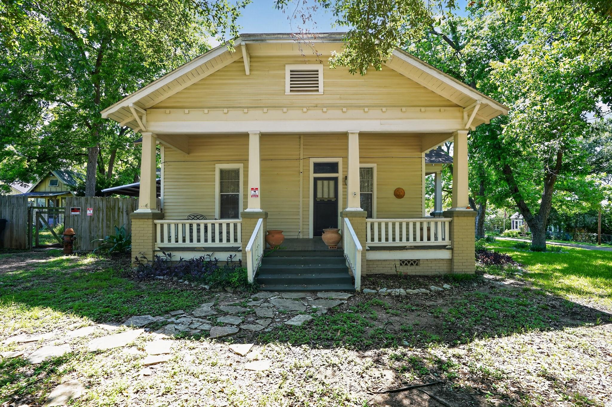 106 E Valverde Street, Brenham Tx 77833 Property Photo 1
