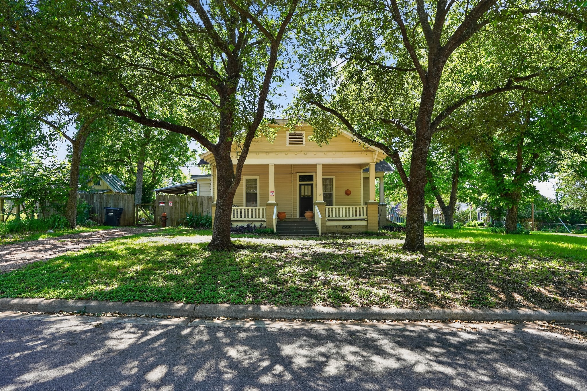 106 E Valverde Street Property Photo 2
