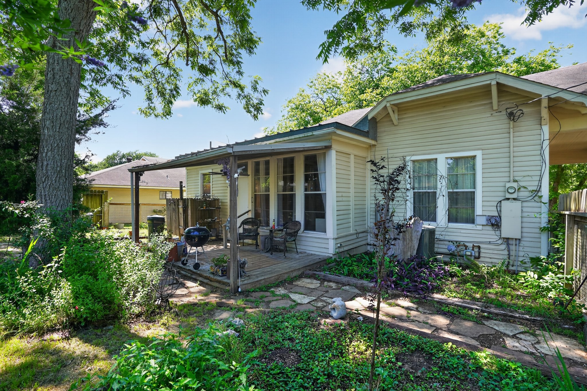 106 E Valverde Street Property Photo 22