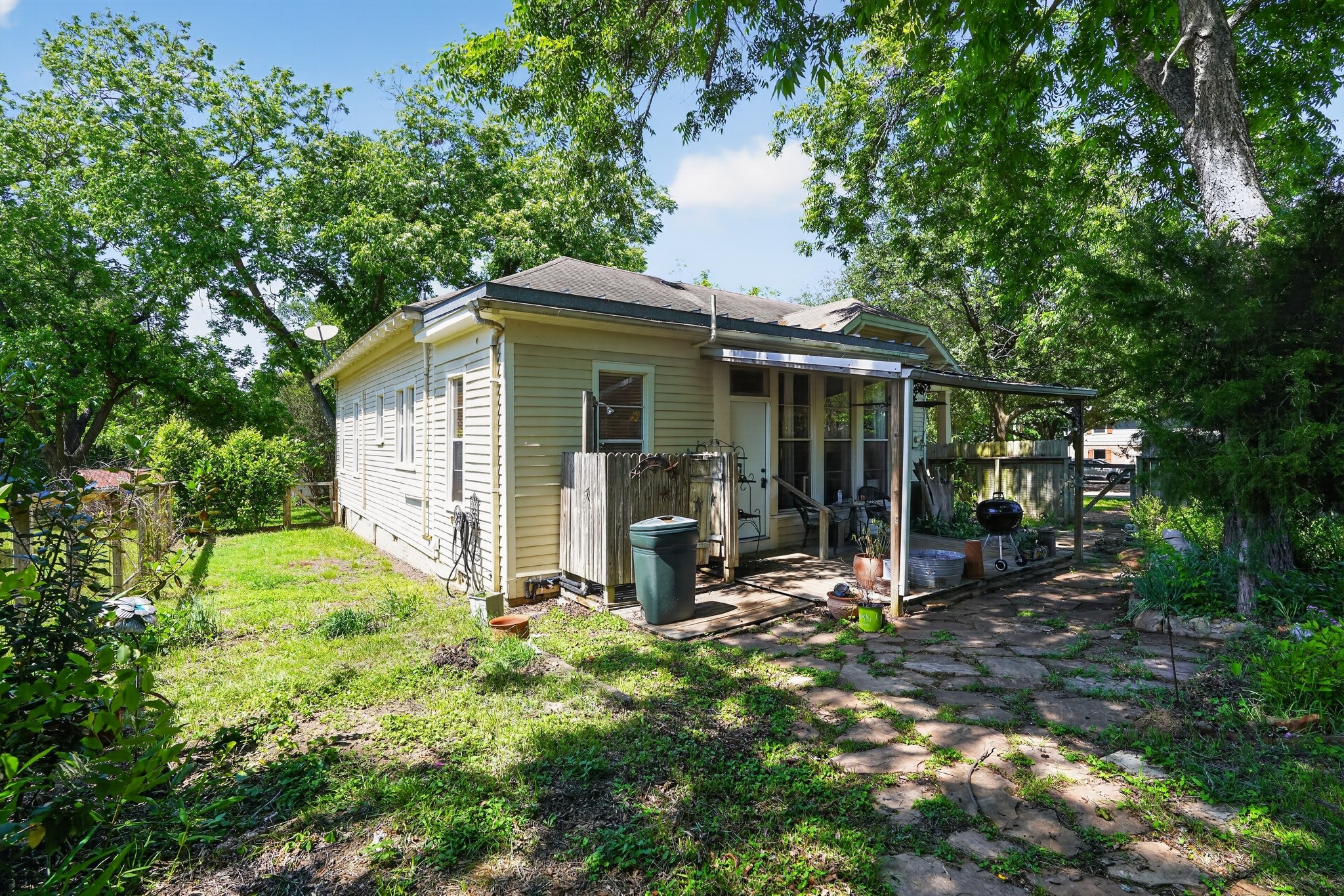 106 E Valverde Street Property Photo 24