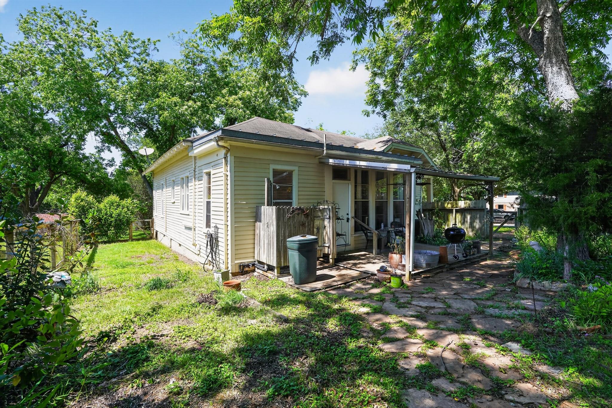 106 E Valverde Street, Brenham Tx 77833 Property Photo 24