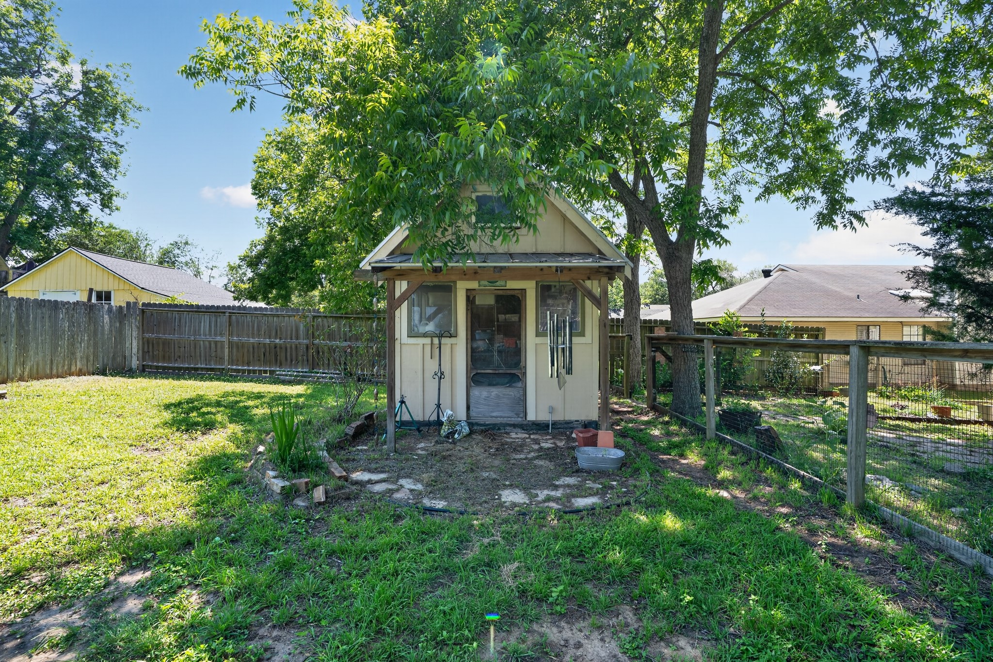 106 E Valverde Street Property Photo 27