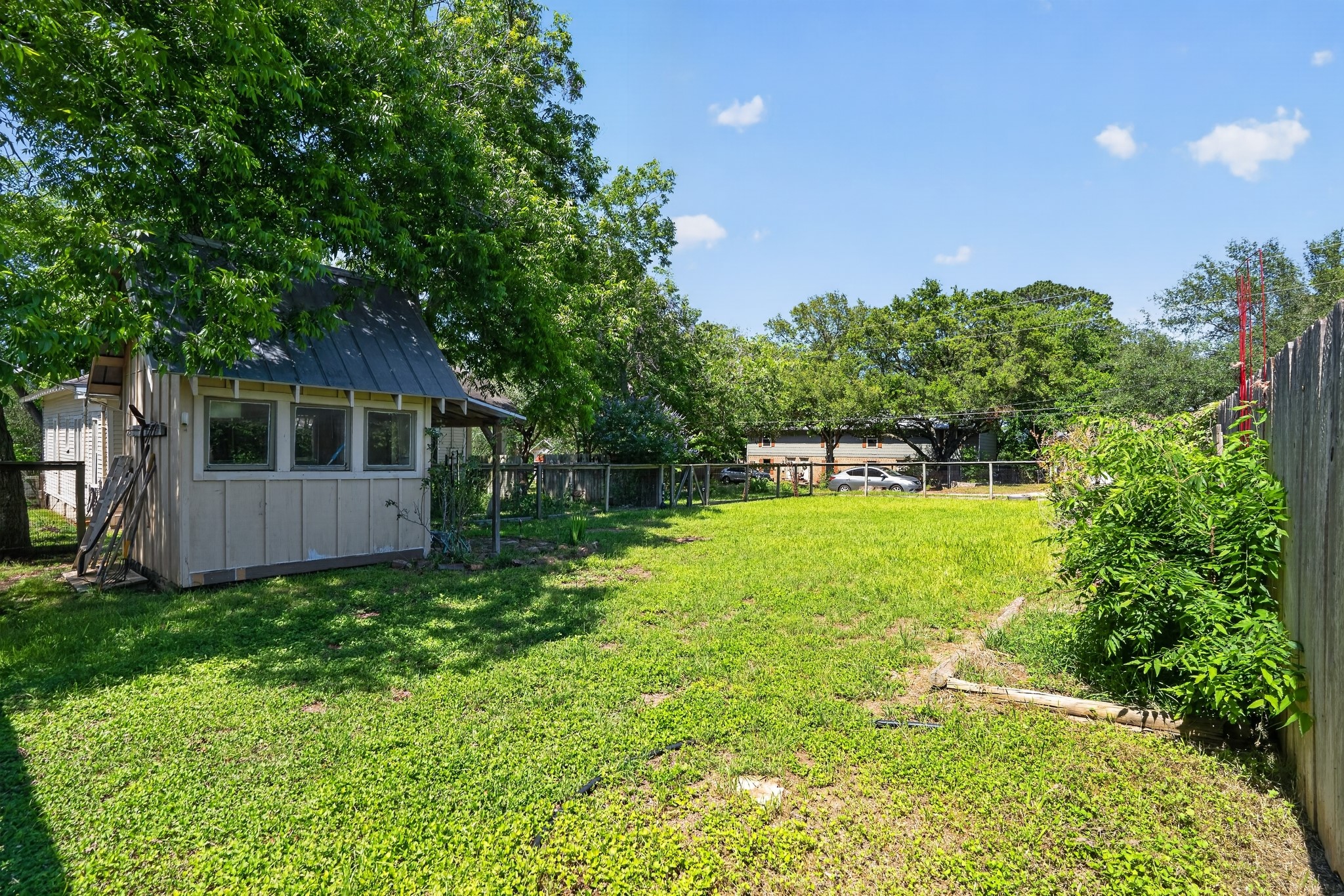 106 E Valverde Street Property Photo 29