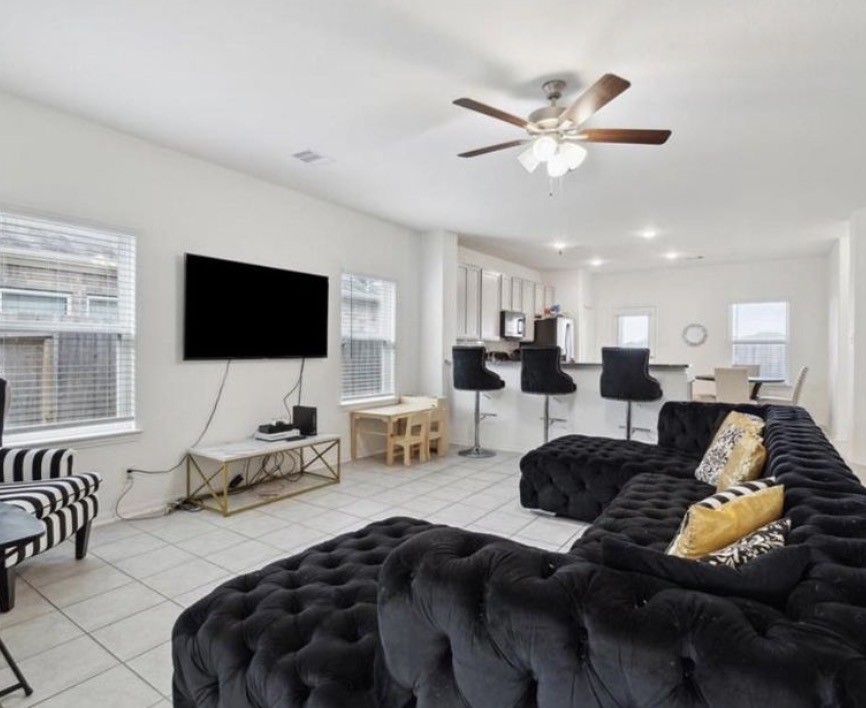 8711 Willet Street Property Photo 4