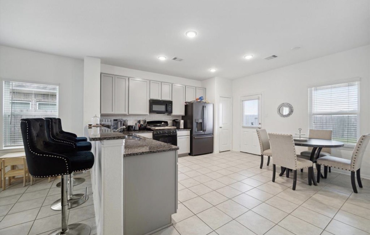 8711 Willet Street Property Photo 6