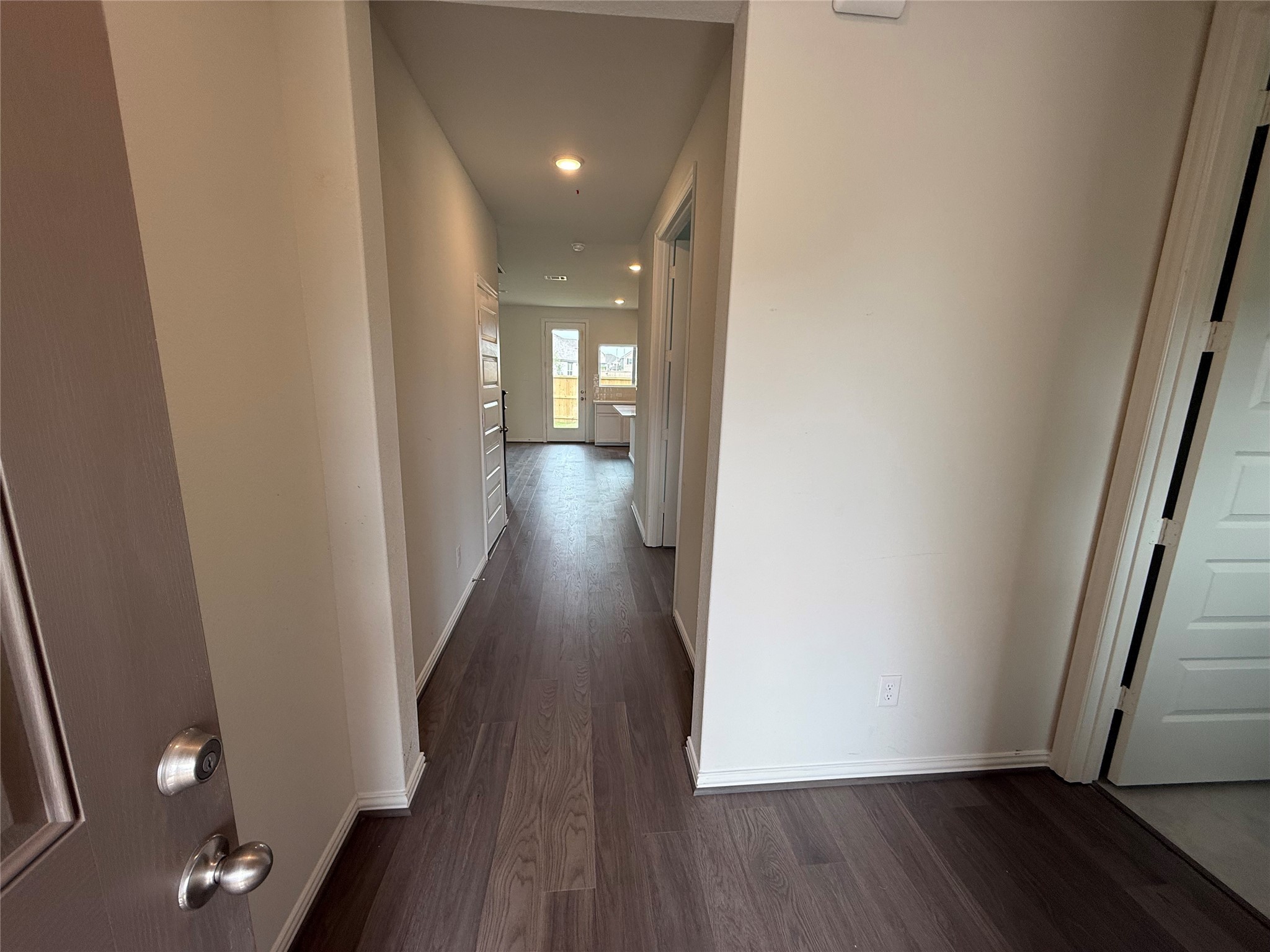 2018 Cape Cod Court Property Photo 3