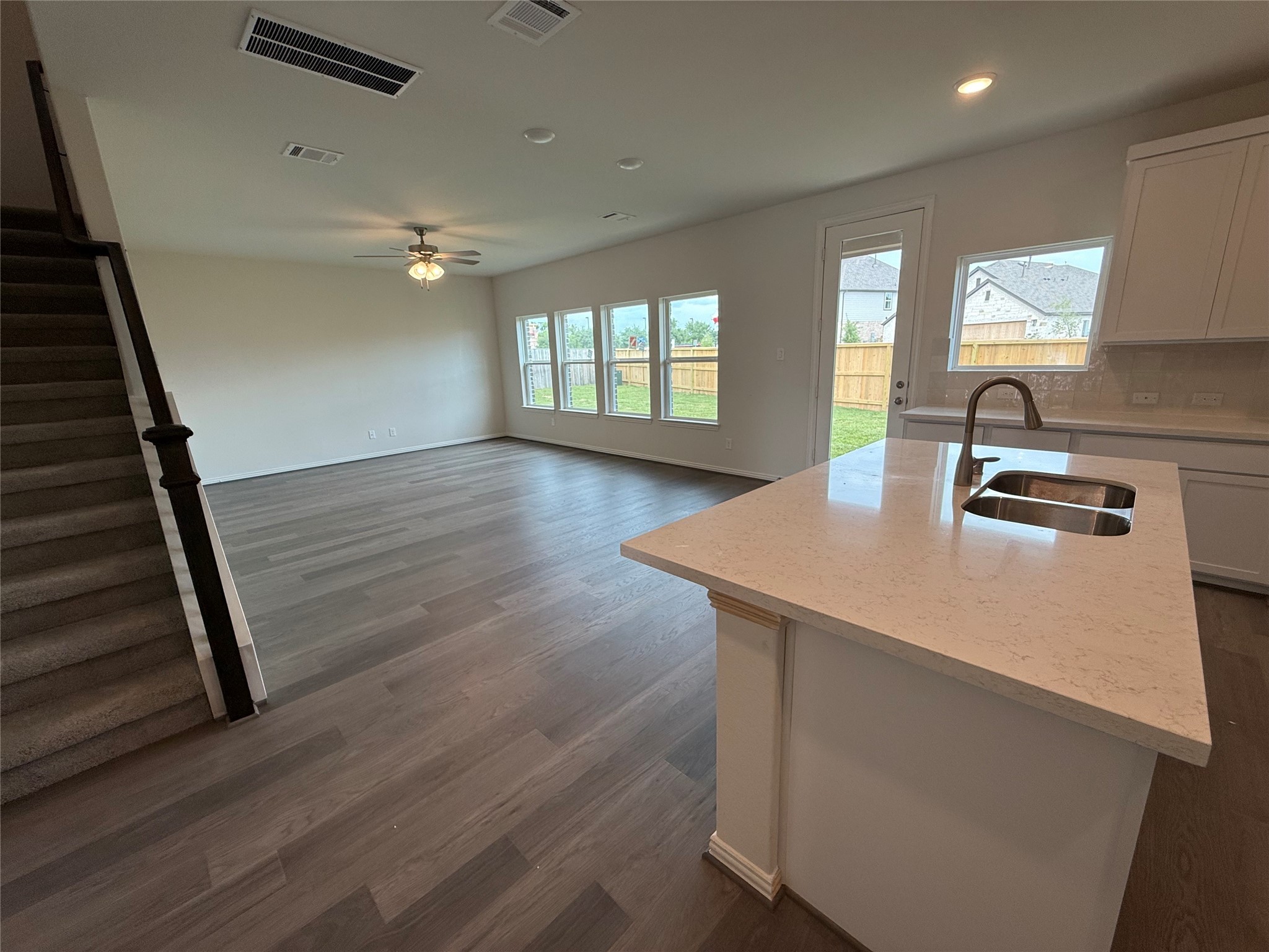 2018 Cape Cod Court Property Photo 6