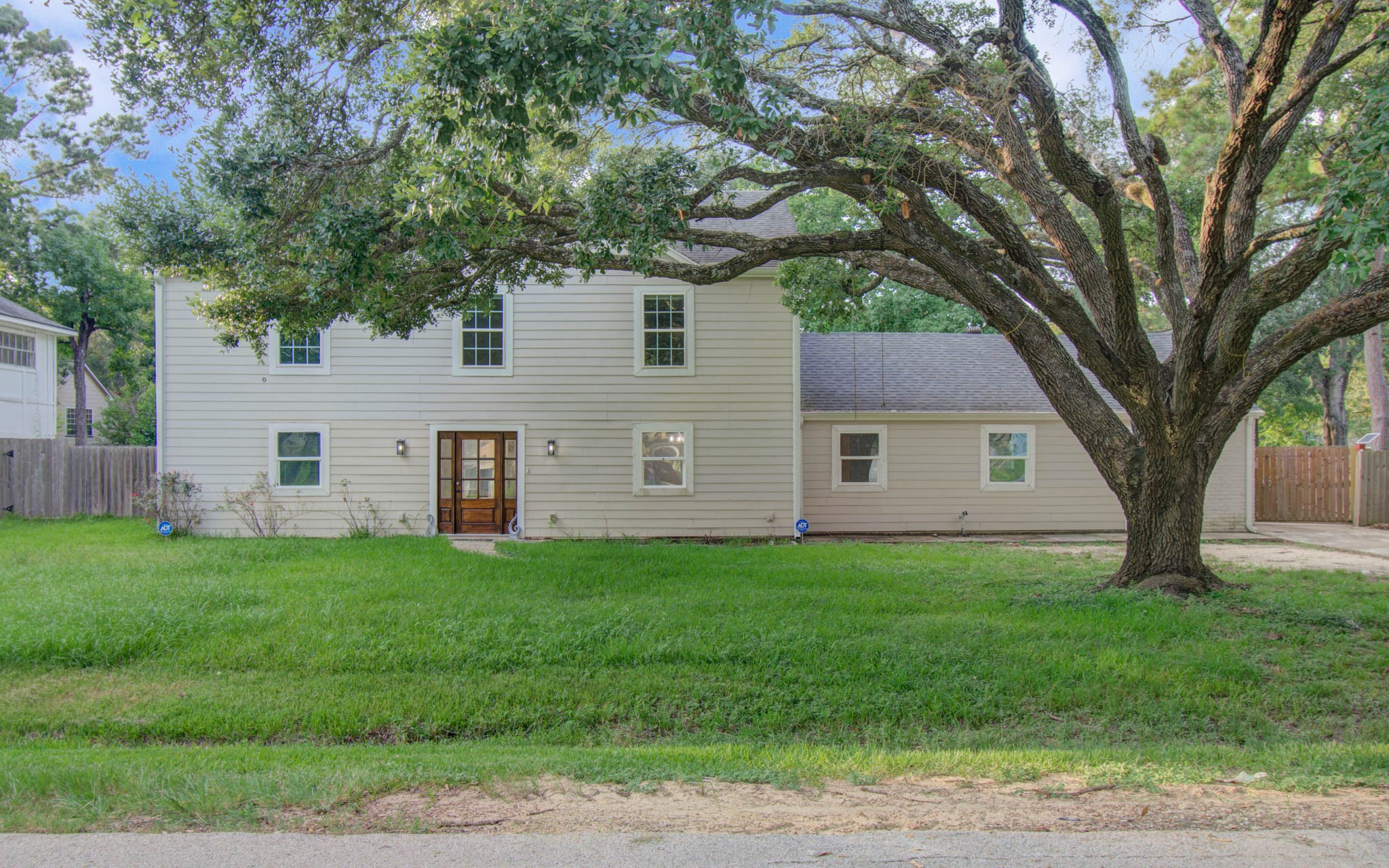 536 Robert E Lee Drive Property Photo 1