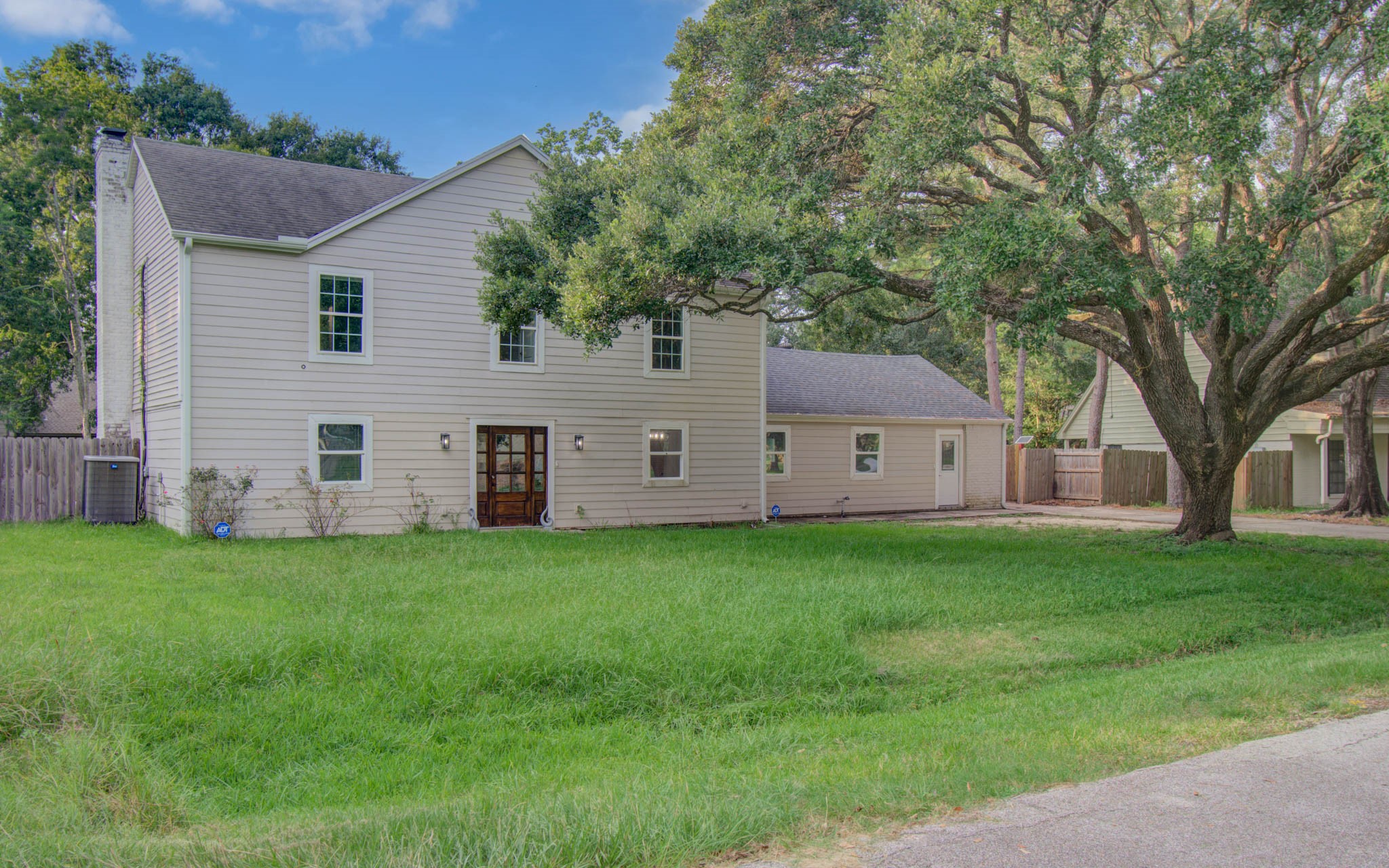 536 Robert E Lee Drive Property Photo 2