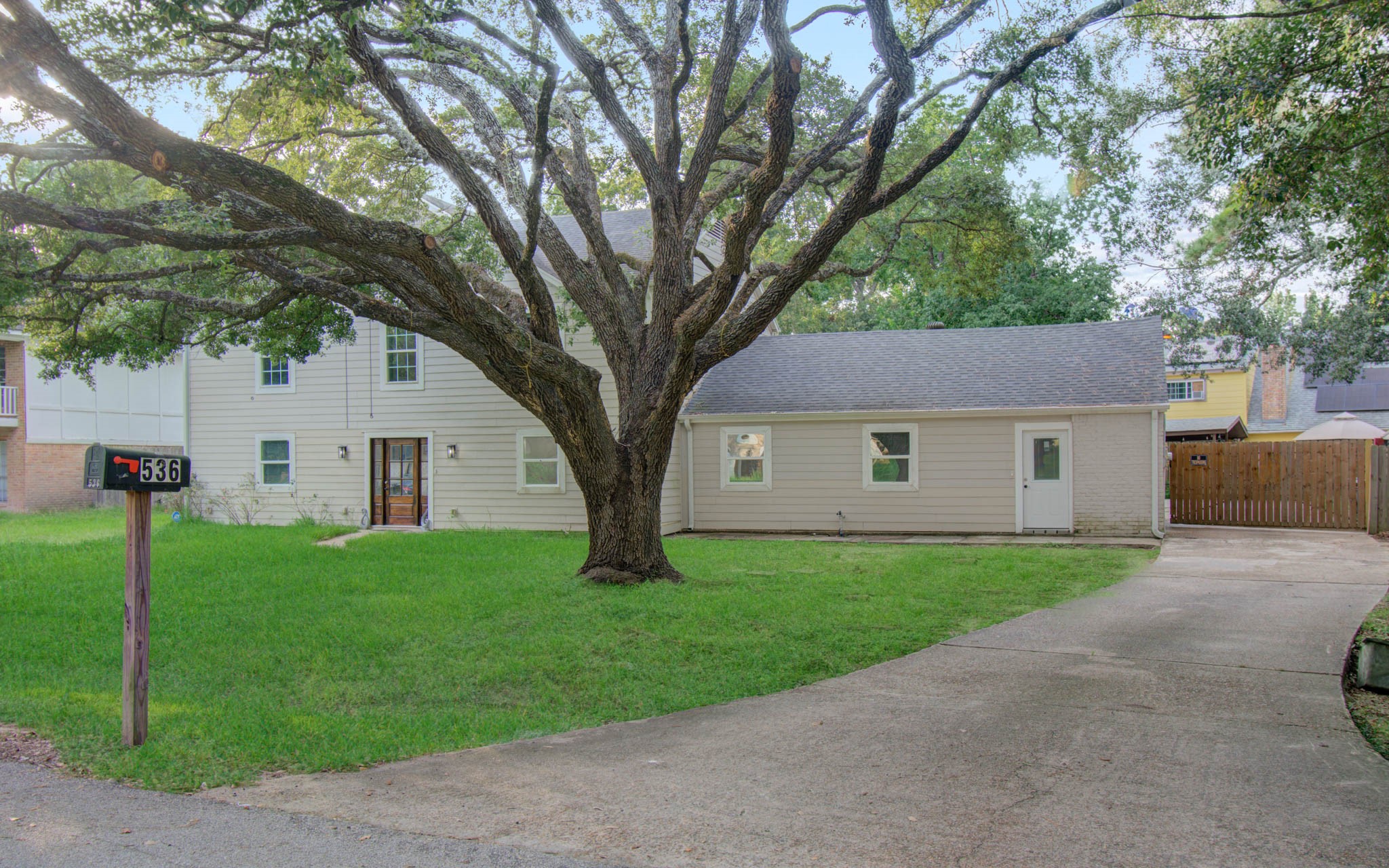 536 Robert E Lee Drive Property Photo 3