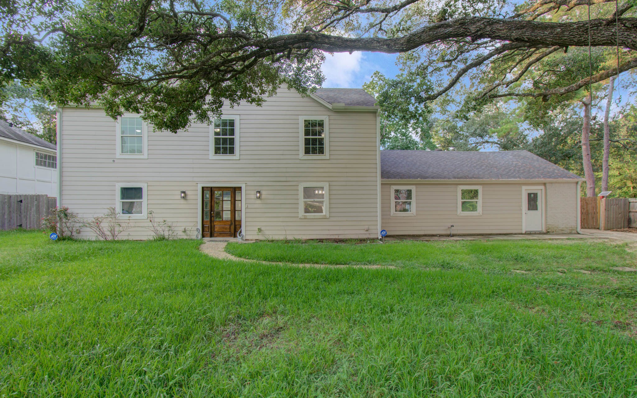 536 Robert E Lee Drive Property Photo 4