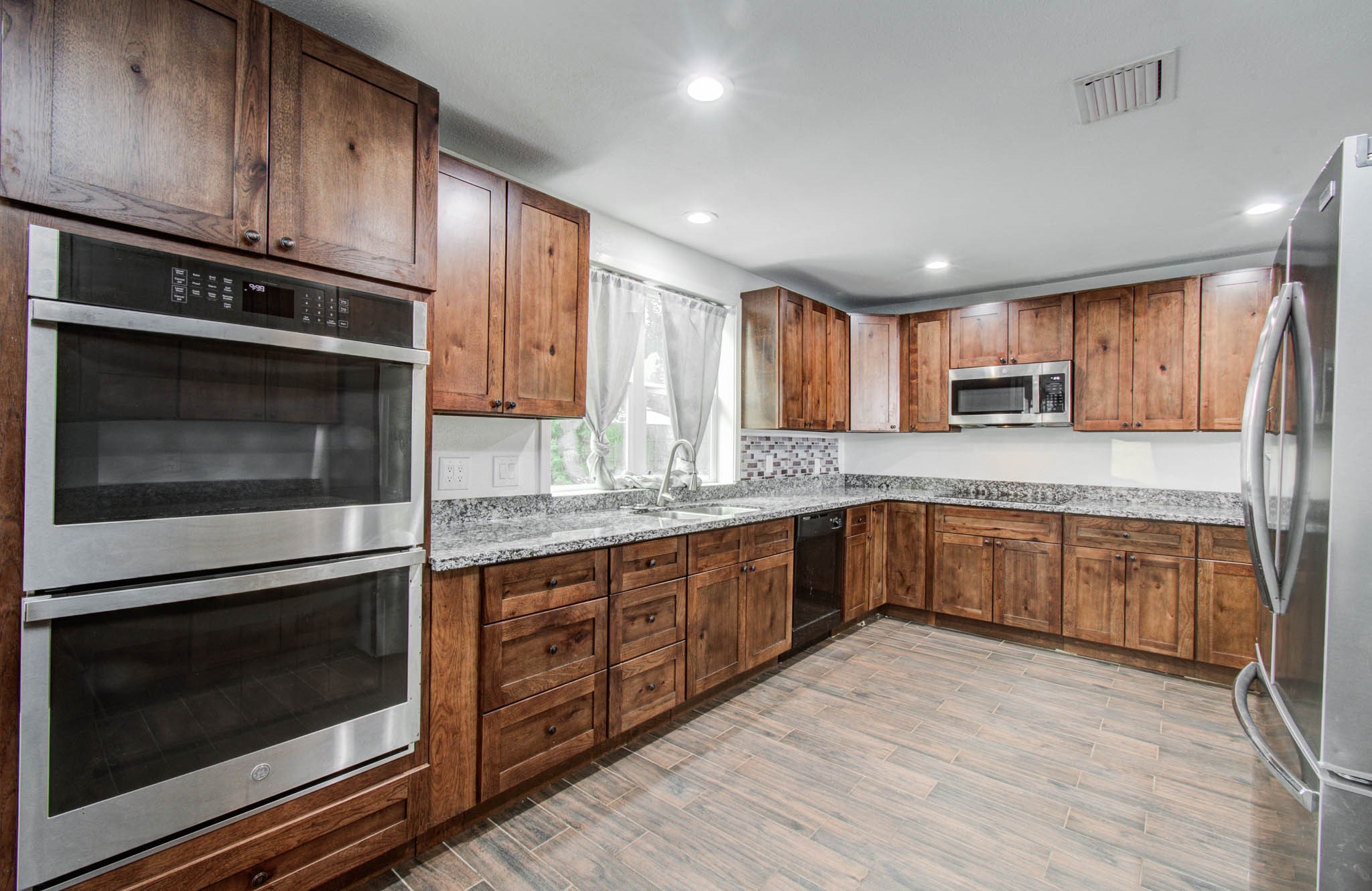 536 Robert E Lee Drive Property Photo 8