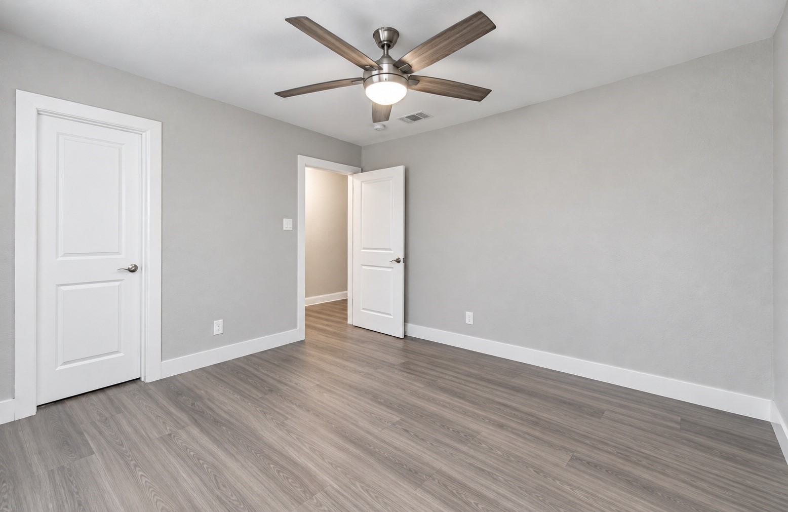 536 Robert E Lee Drive Property Photo 16
