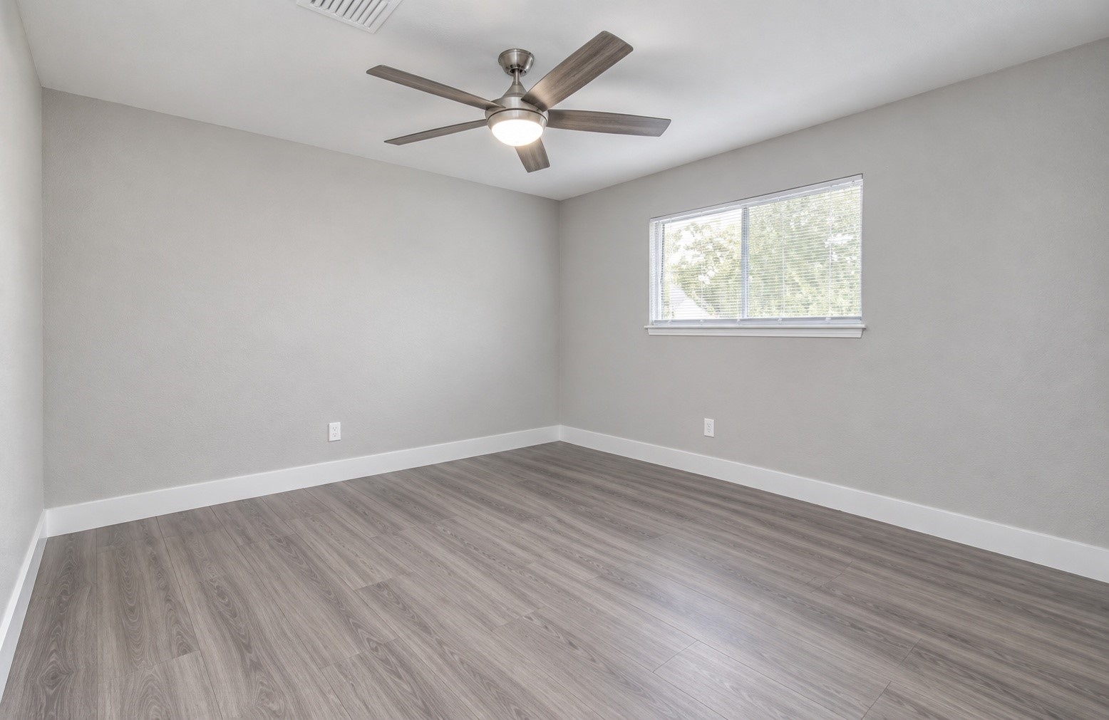 536 Robert E Lee Drive Property Photo 17