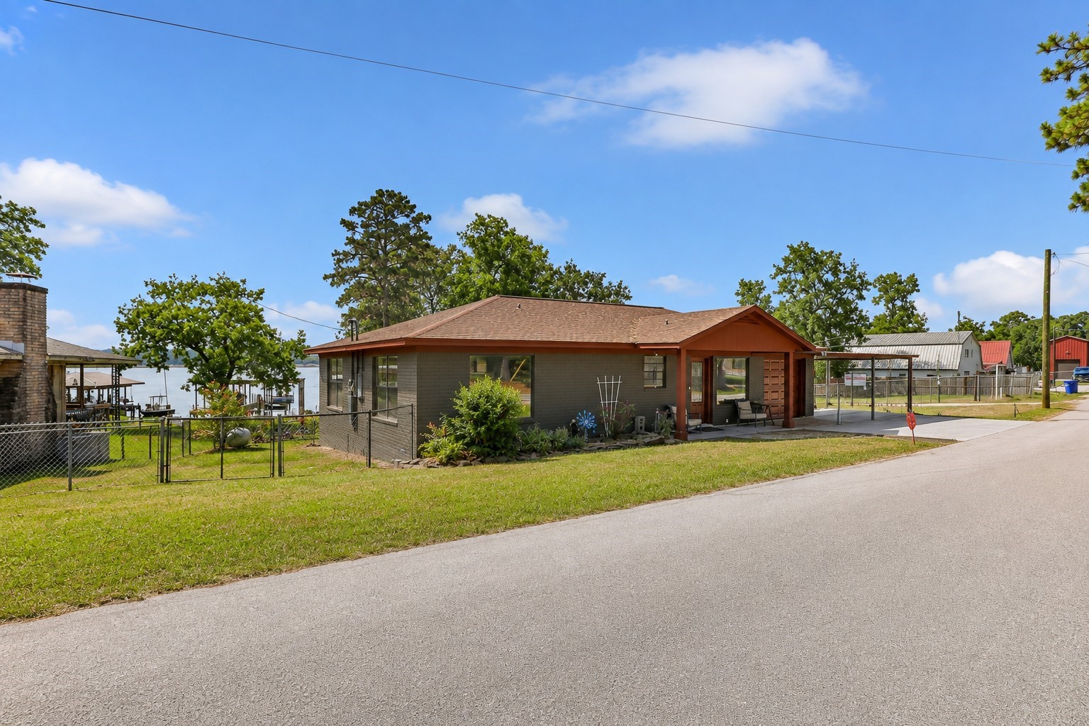 406 Kickapoo Drive Property Photo 2