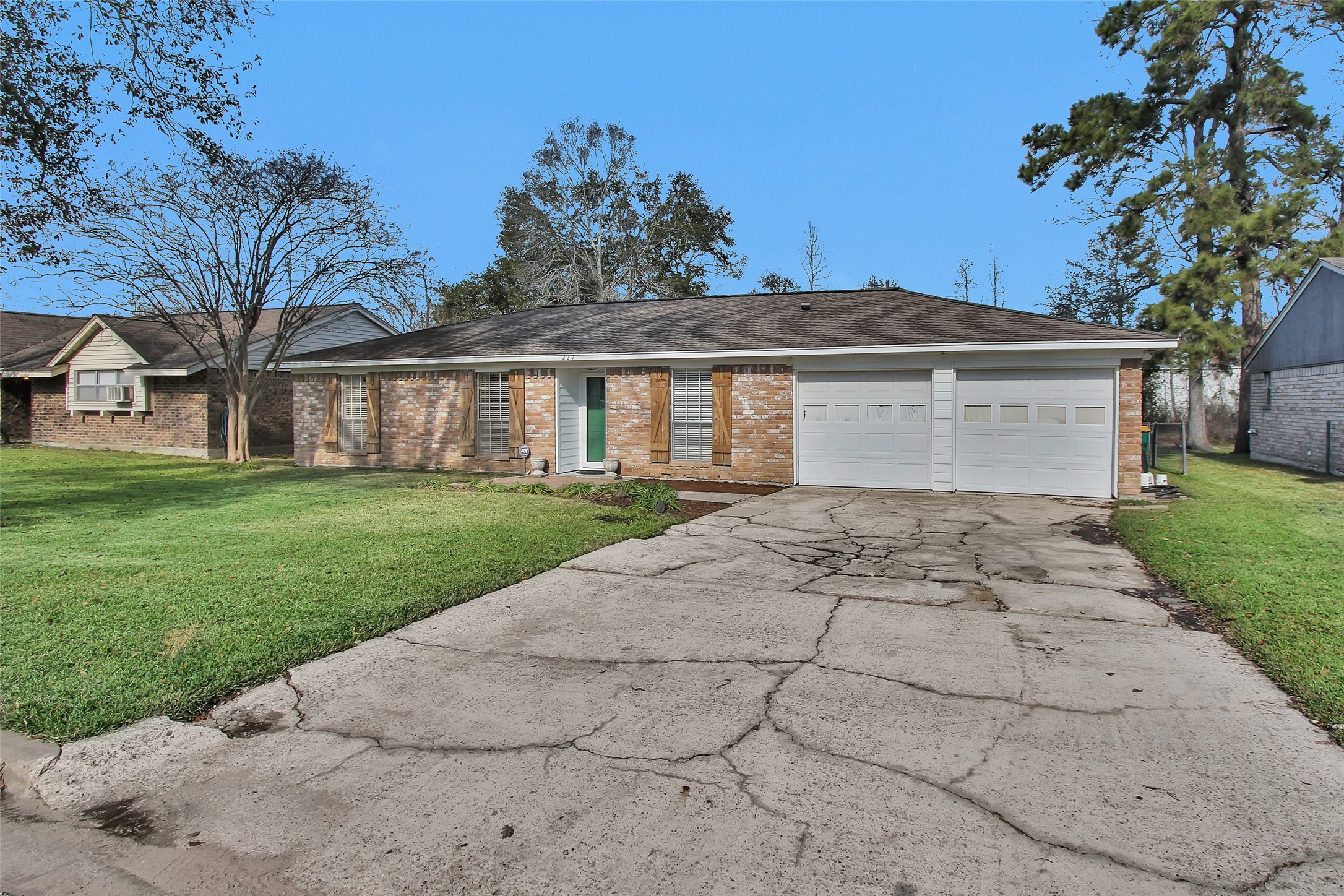 227 Crest Hill Drive Property Photo 1