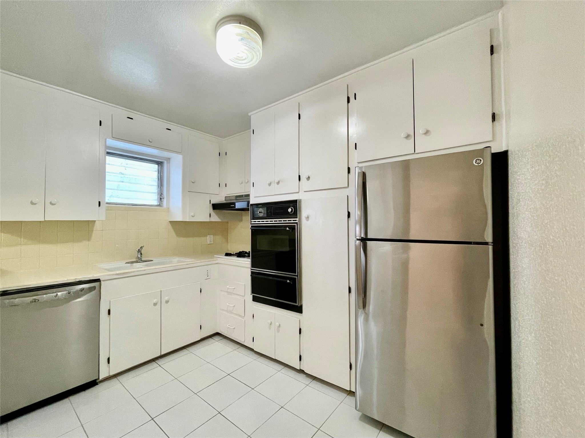 3420 Mount Vernon Street 8 Property Photo 3