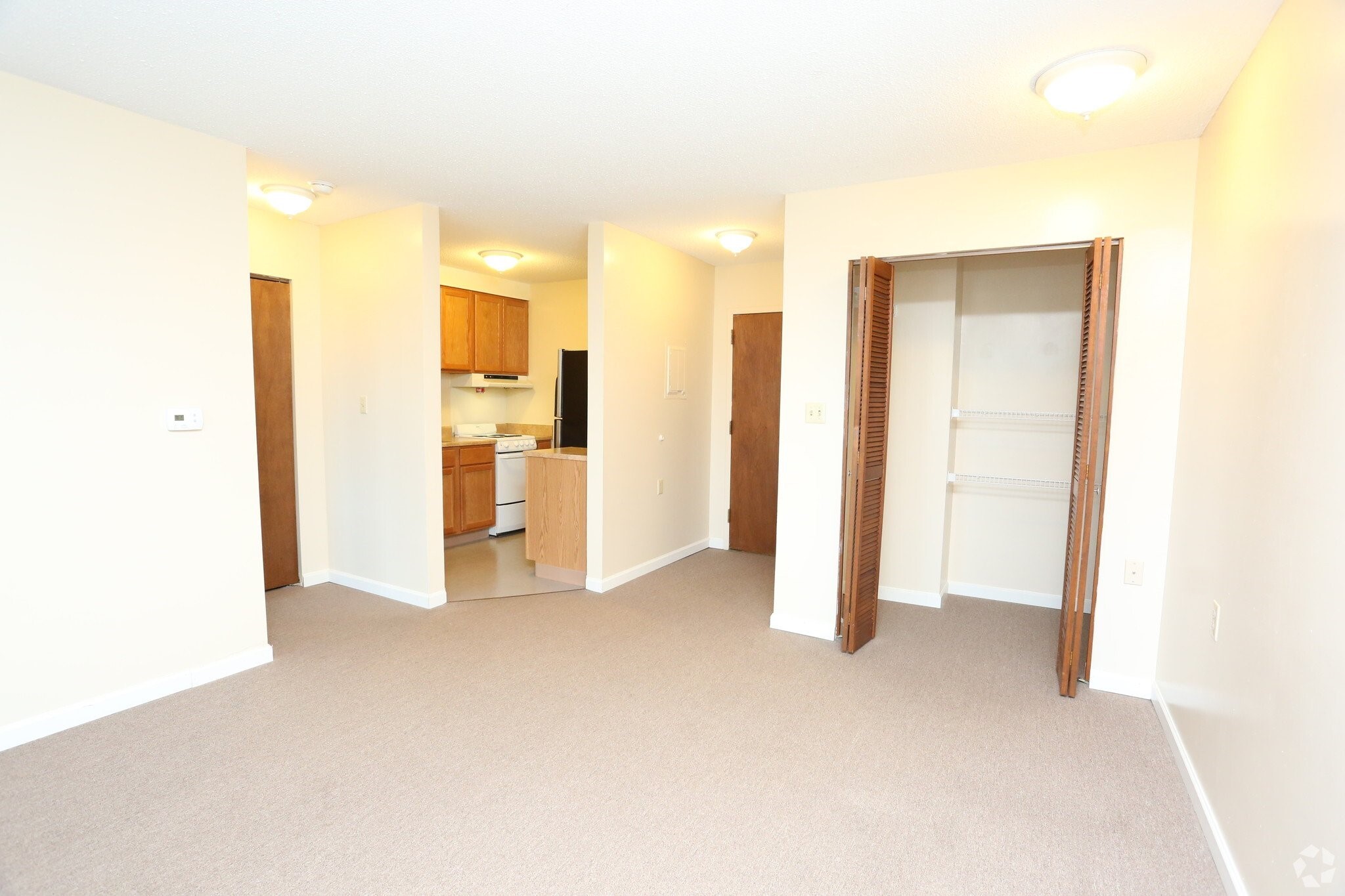 2100 Greentree North Property Photo 9