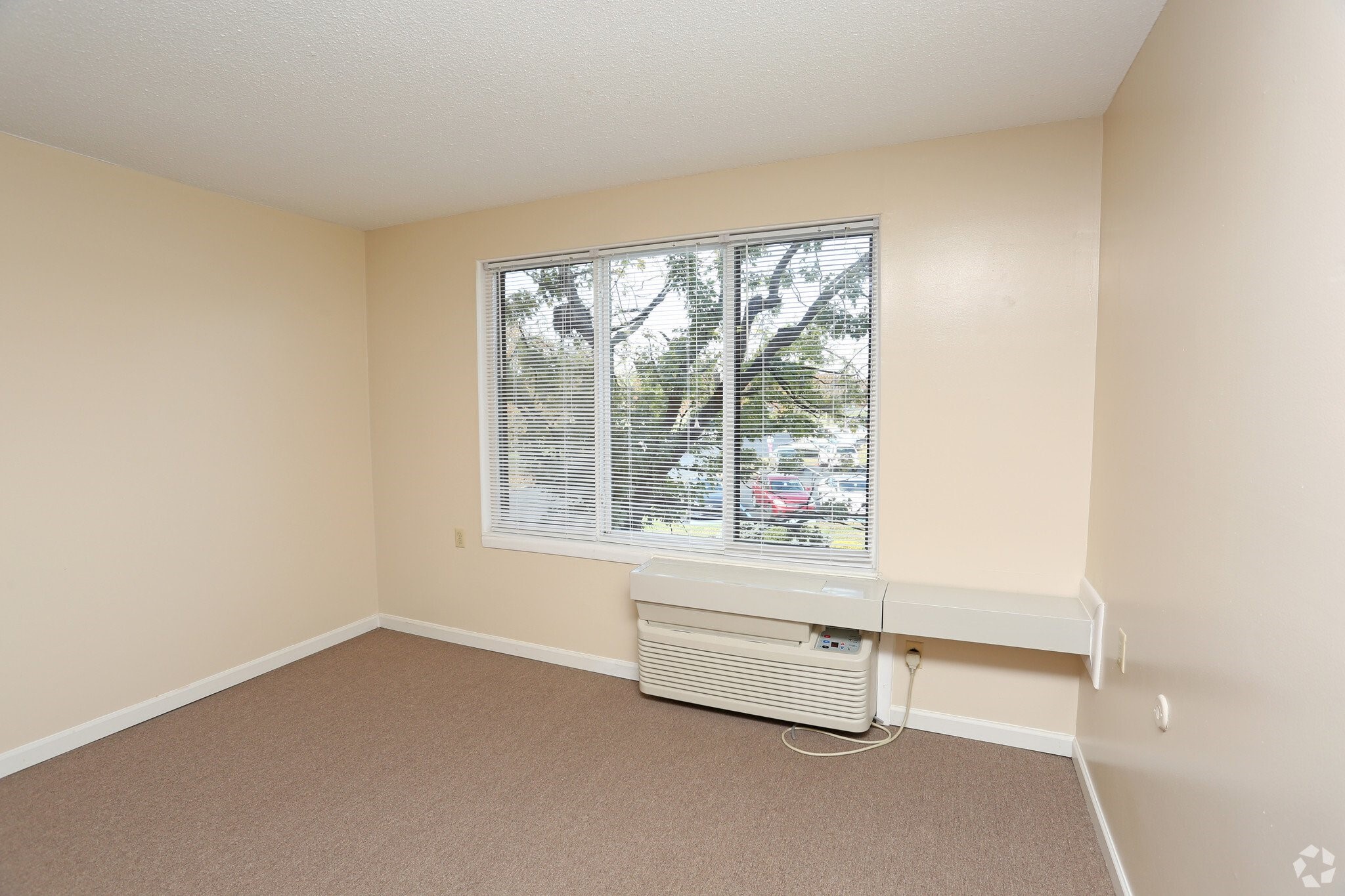 2100 Greentree North Property Photo 12