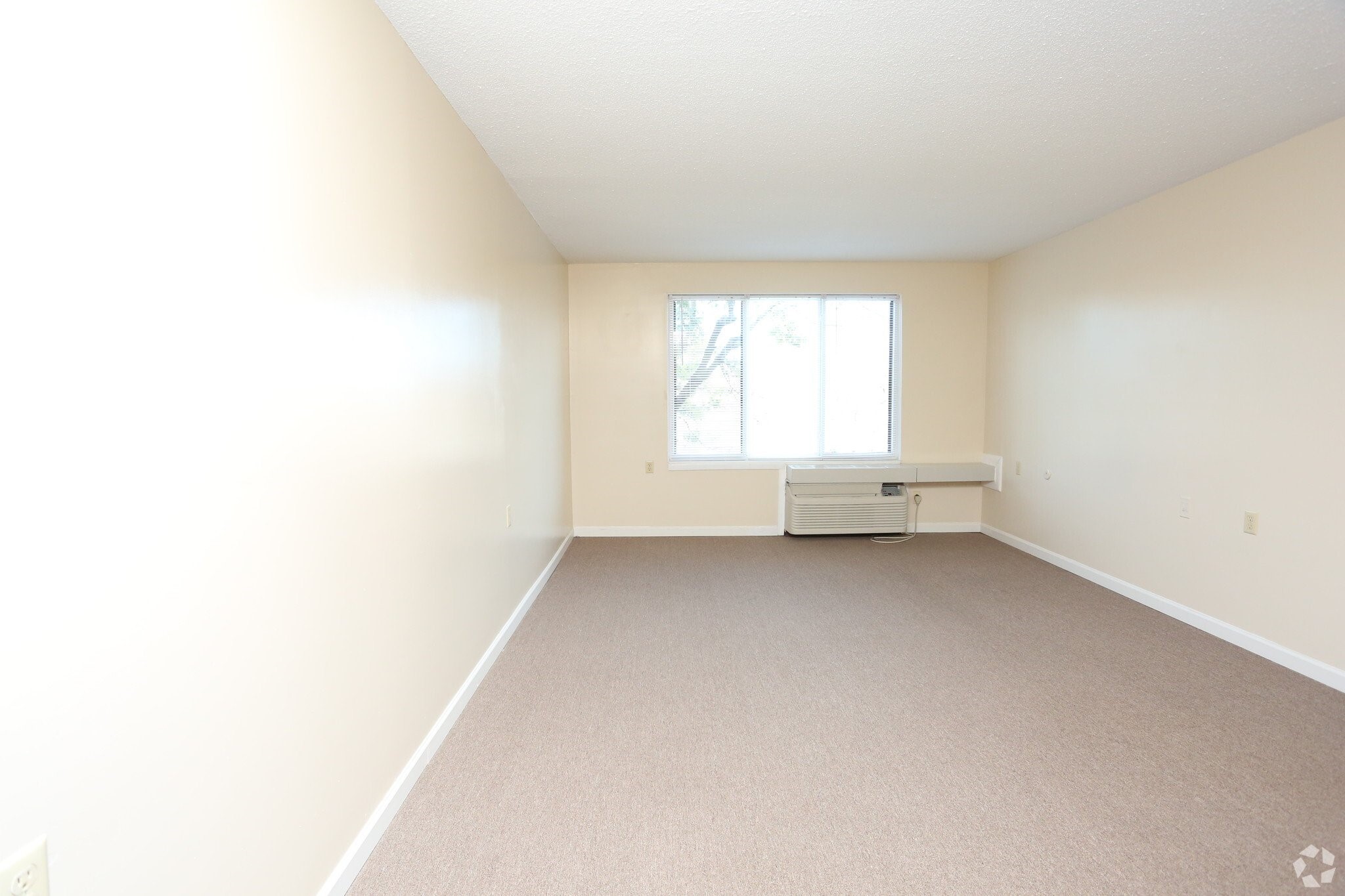2100 Greentree North Property Photo 13