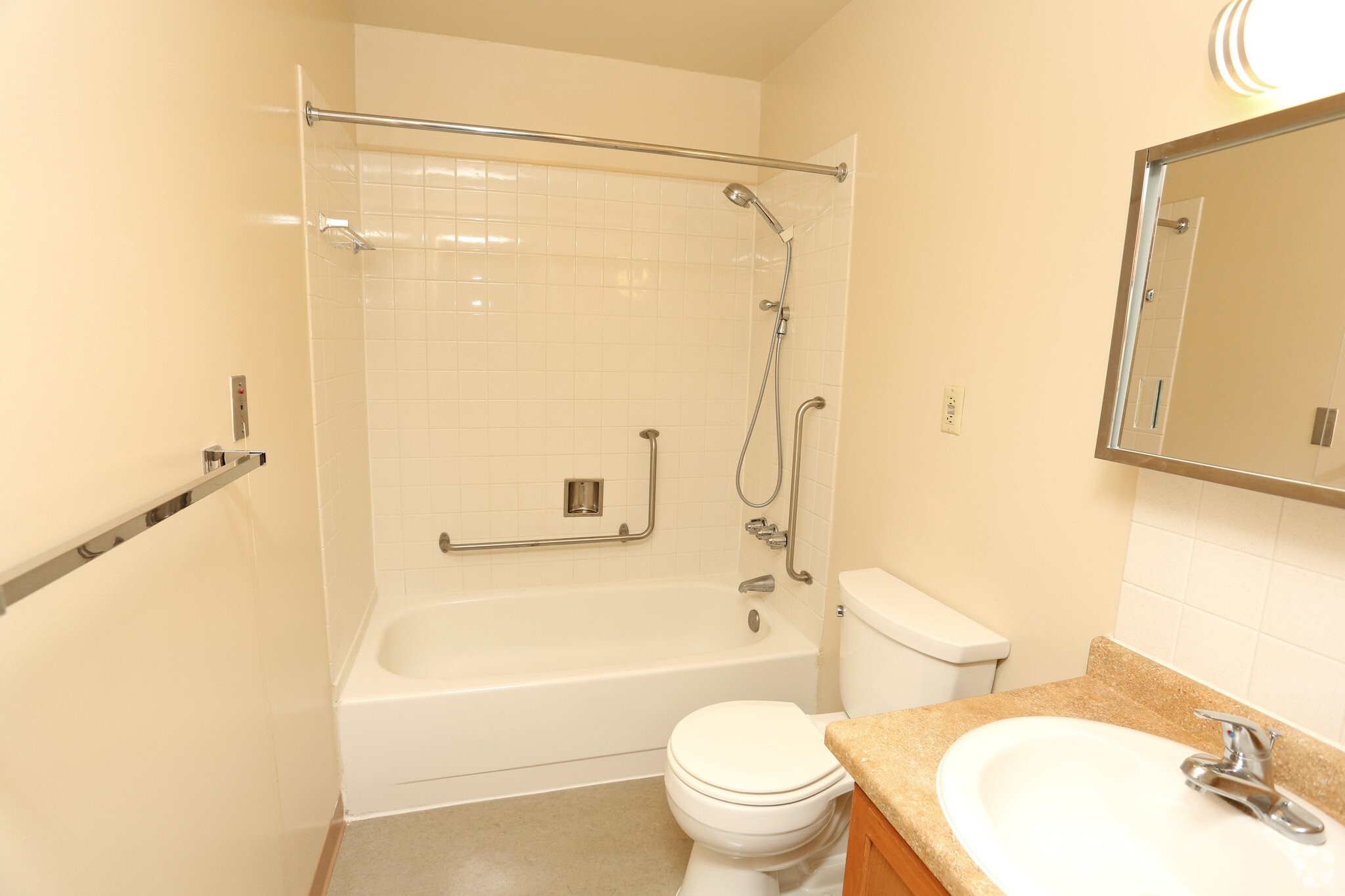 2100 Greentree North Property Photo 14