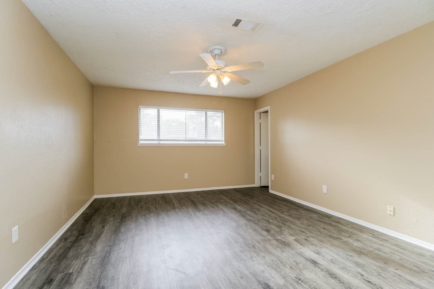 23302 Upper Falls Court Property Photo 10