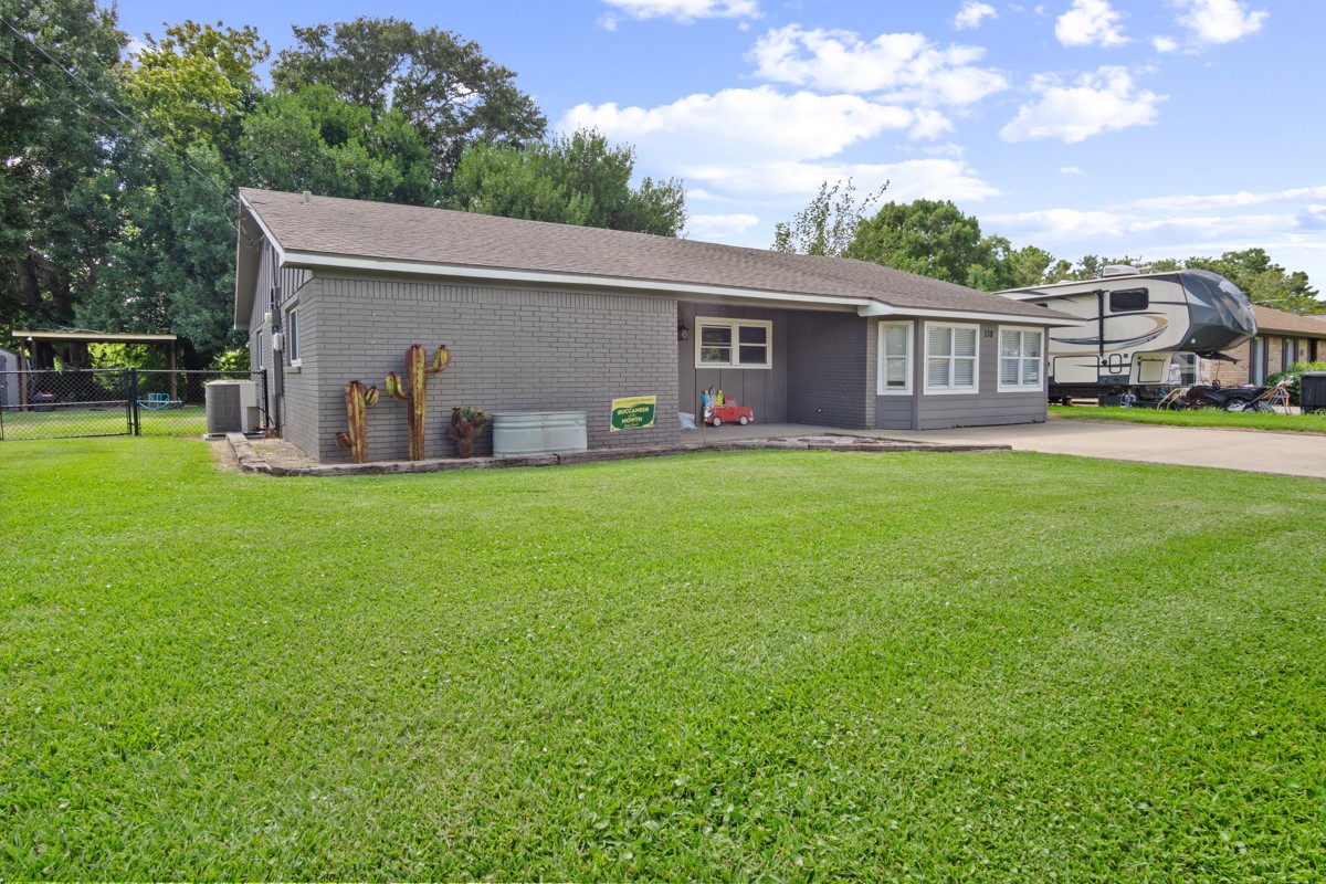 138 N Lake Drive Property Photo 1