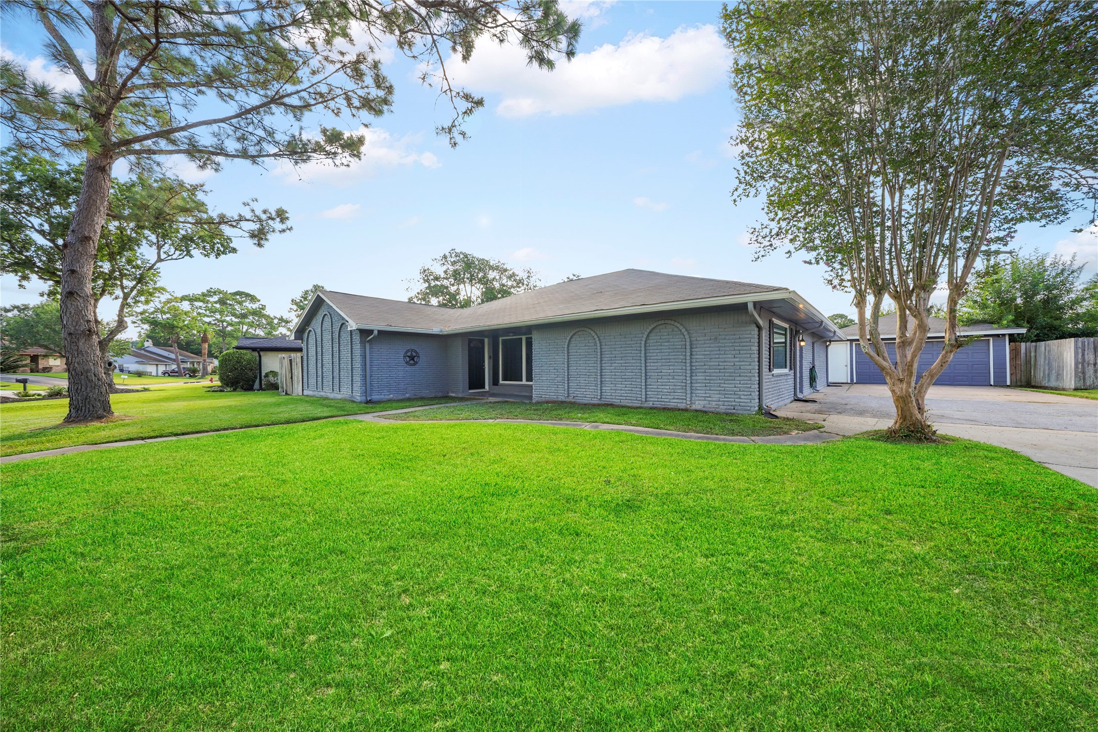 304 Old Bayou Drive Property Photo 1