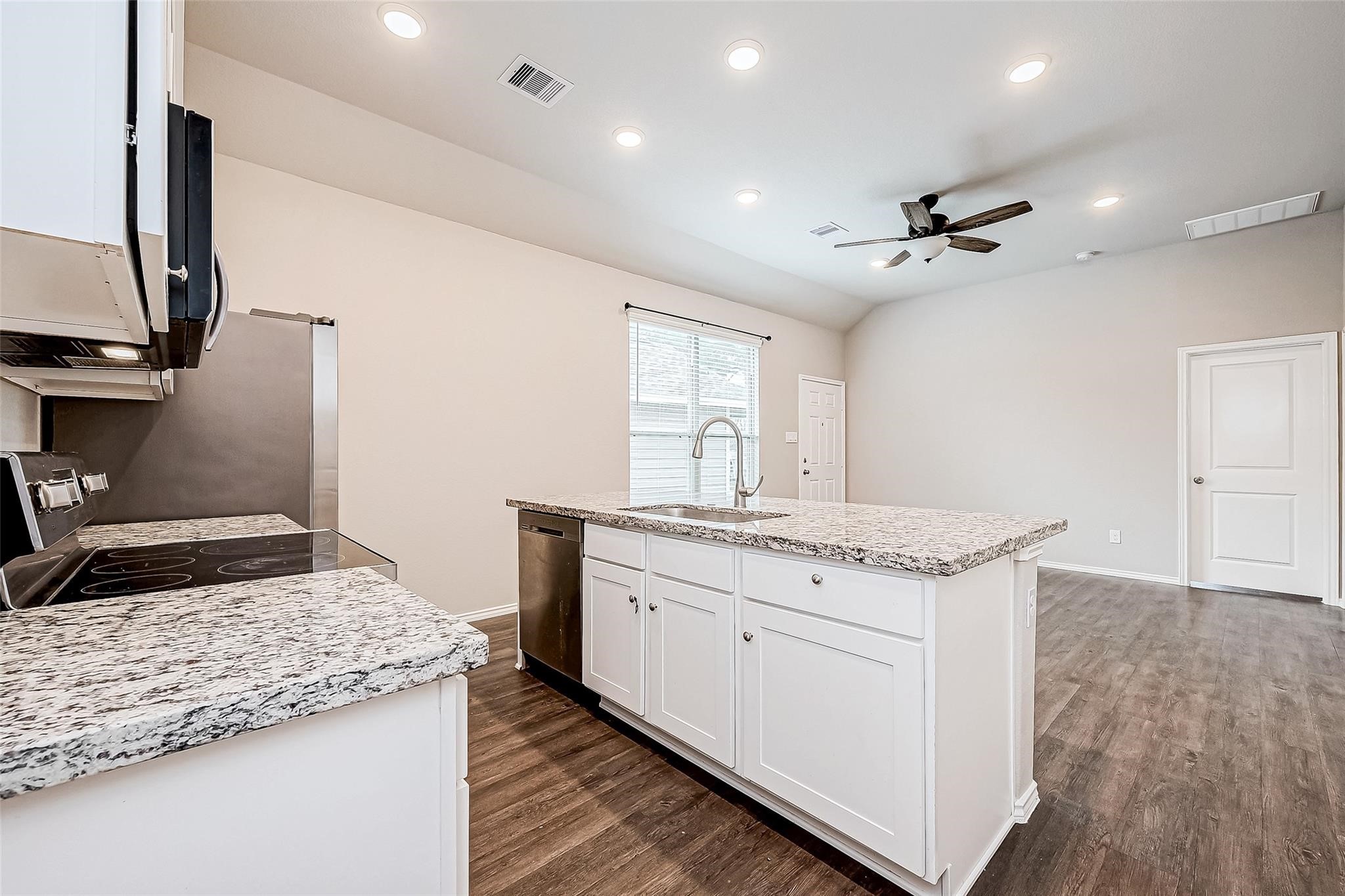 10954 Amblewood Street Property Photo 6