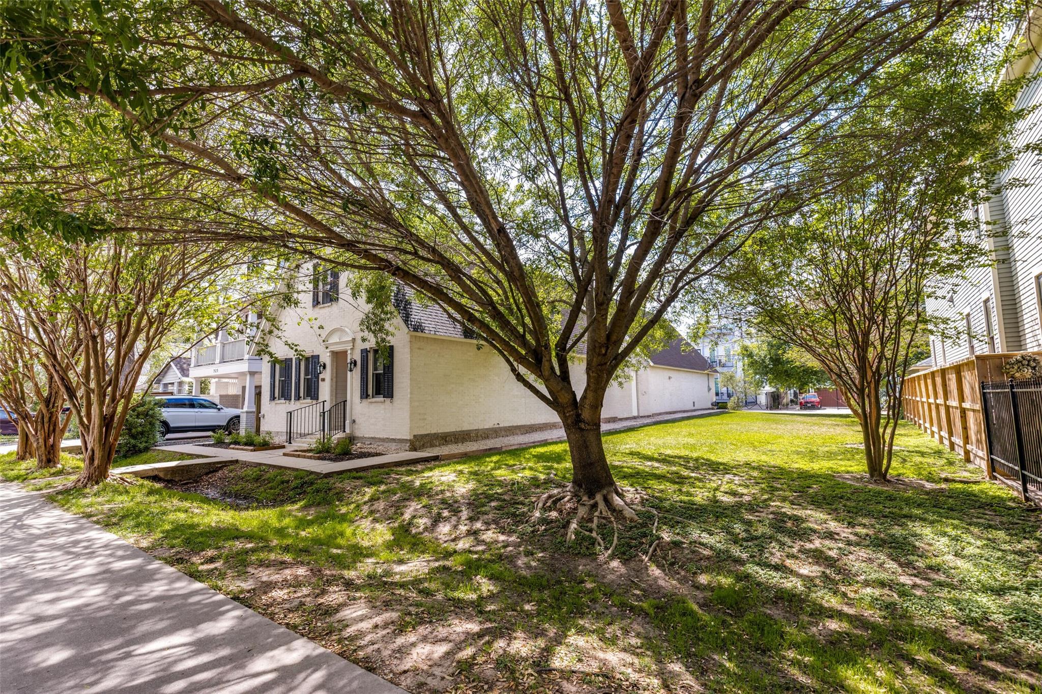 927 Nicholson Street, Houston Tx 77008 Property Photo 2
