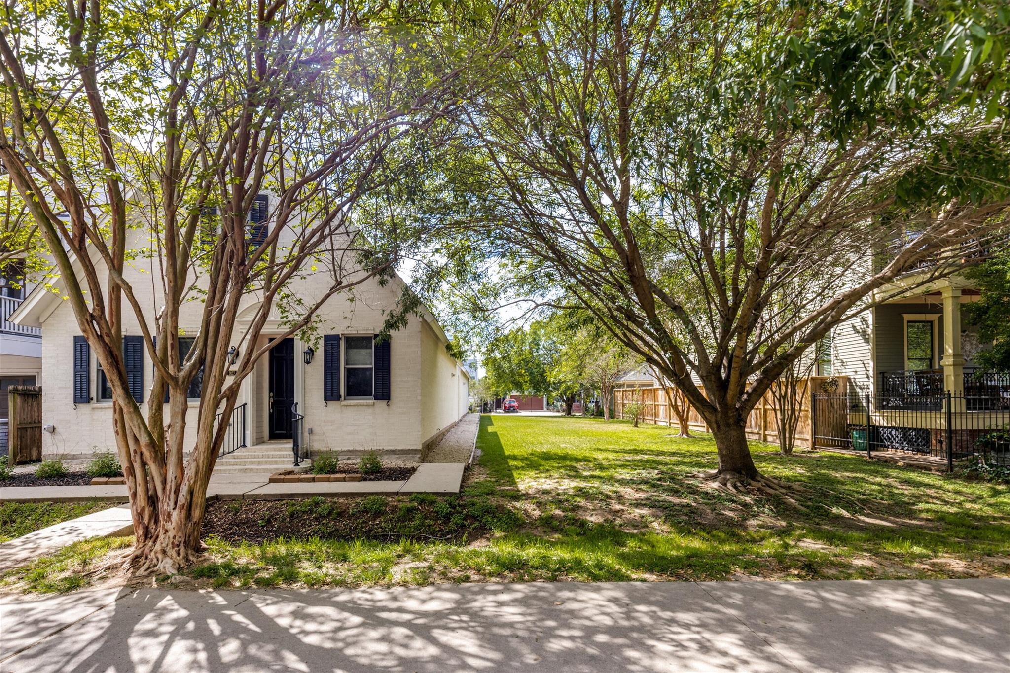 927 Nicholson Street, Houston Tx 77008 Property Photo 4