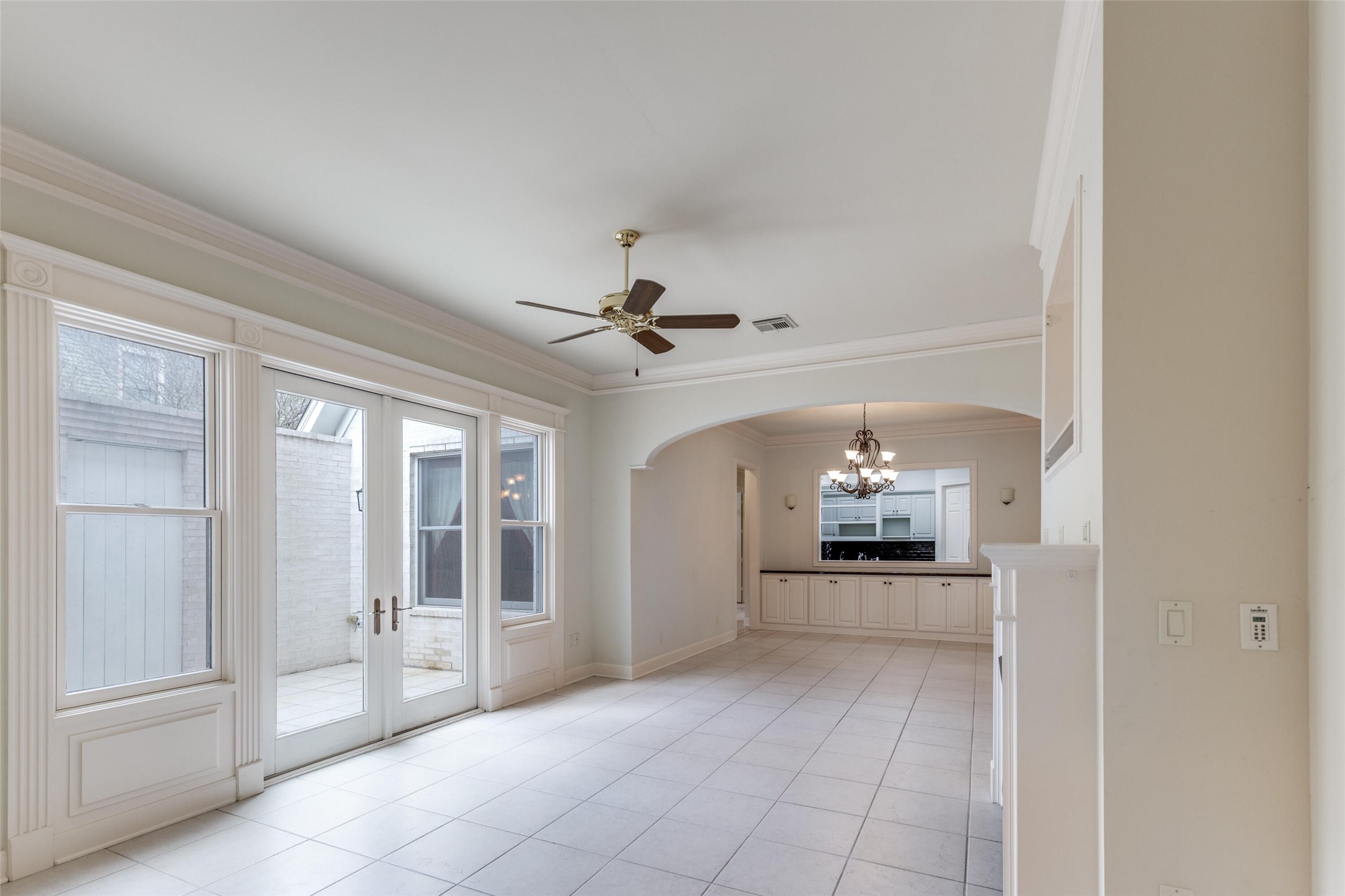 927 Nicholson Street Property Photo 7