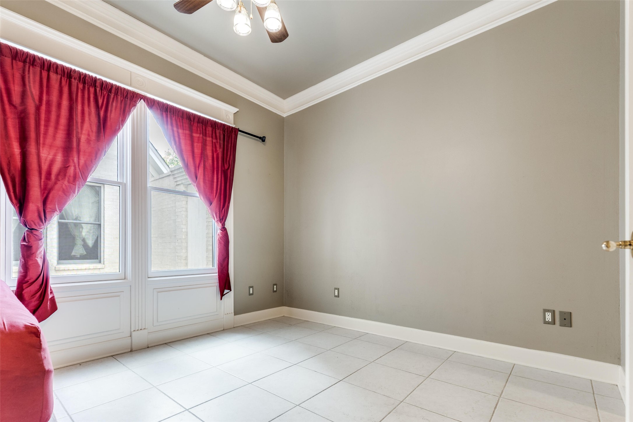 927 Nicholson Street Property Photo 14