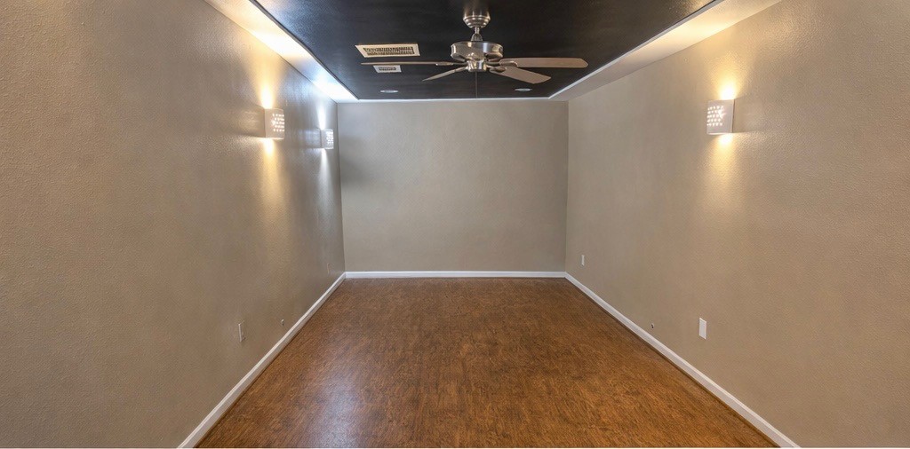 20269 Fieldtree Drive Property Photo 4