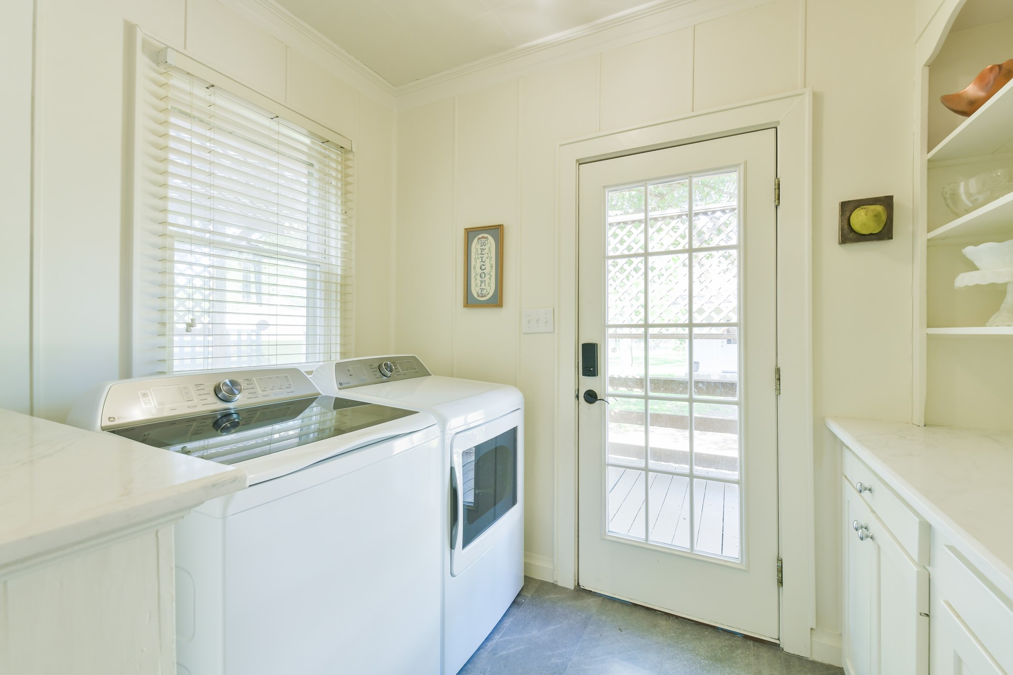 802 S Day Street Property Photo 25