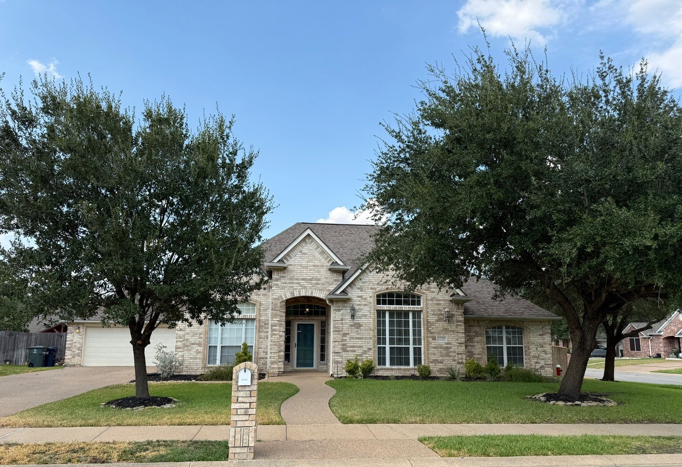 2107 Williams Way Property Photo 1